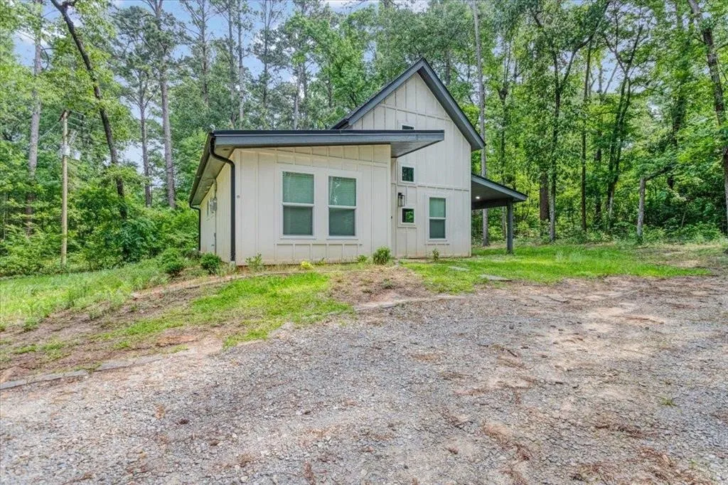 Single Family Residence For Sale in Morris County , 299 SOUTH SHORE Drive, Daingerfield, Texas 75668, 2 Bedrooms, 2 Bathrooms, Garage spaces, 1,008 Sqft, built in 2022, Price $325,000, mls#21261785, Real Estate Agent in Daingerfield, Homes For Sale in Morris county, Homes For Sale in Daingerfield, Realtor in Daingerfield Texas, Real Estate Brokerage Independent Realty Texas, Luminita Cordes Realtor