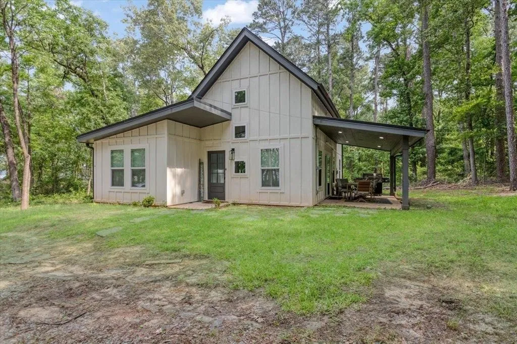 Single Family Residence For Sale in Morris County , 299 SOUTH SHORE Drive, Daingerfield, Texas 75668, 2 Bedrooms, 2 Bathrooms, Garage spaces, 1,008 Sqft, built in 2022, Price $325,000, mls#21261785, Real Estate Agent in Daingerfield, Homes For Sale in Morris county, Homes For Sale in Daingerfield, Realtor in Daingerfield Texas, Real Estate Brokerage Independent Realty Texas, Luminita Cordes Realtor