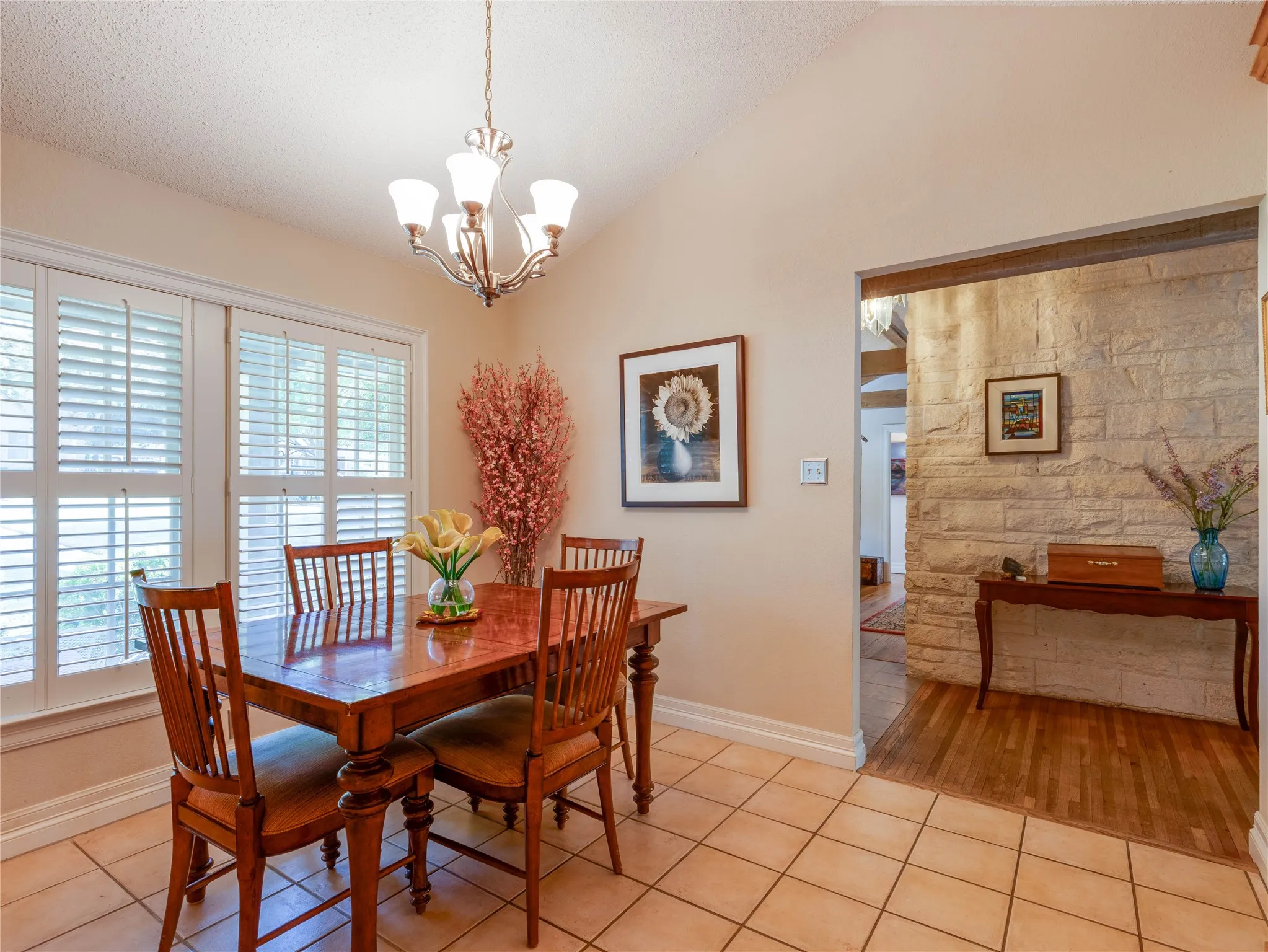 Single Family Residence For Sale in Tarrant County , 2500 Boyd Avenue, Fort Worth, Texas 76109, 3 Bedroom, 2 Bathroom, Garage spaces, 2,153 Sqft, built in 1946, mls#21260434, Real Estate Agent in Fort Worth, Homes For Sale in Tarrant county, Homes For Sale in Fort Worth, Realtor in Fort Worth Texas, Real Estate Brokerage Independent Realty Texas, Luminita Cordes Realtor