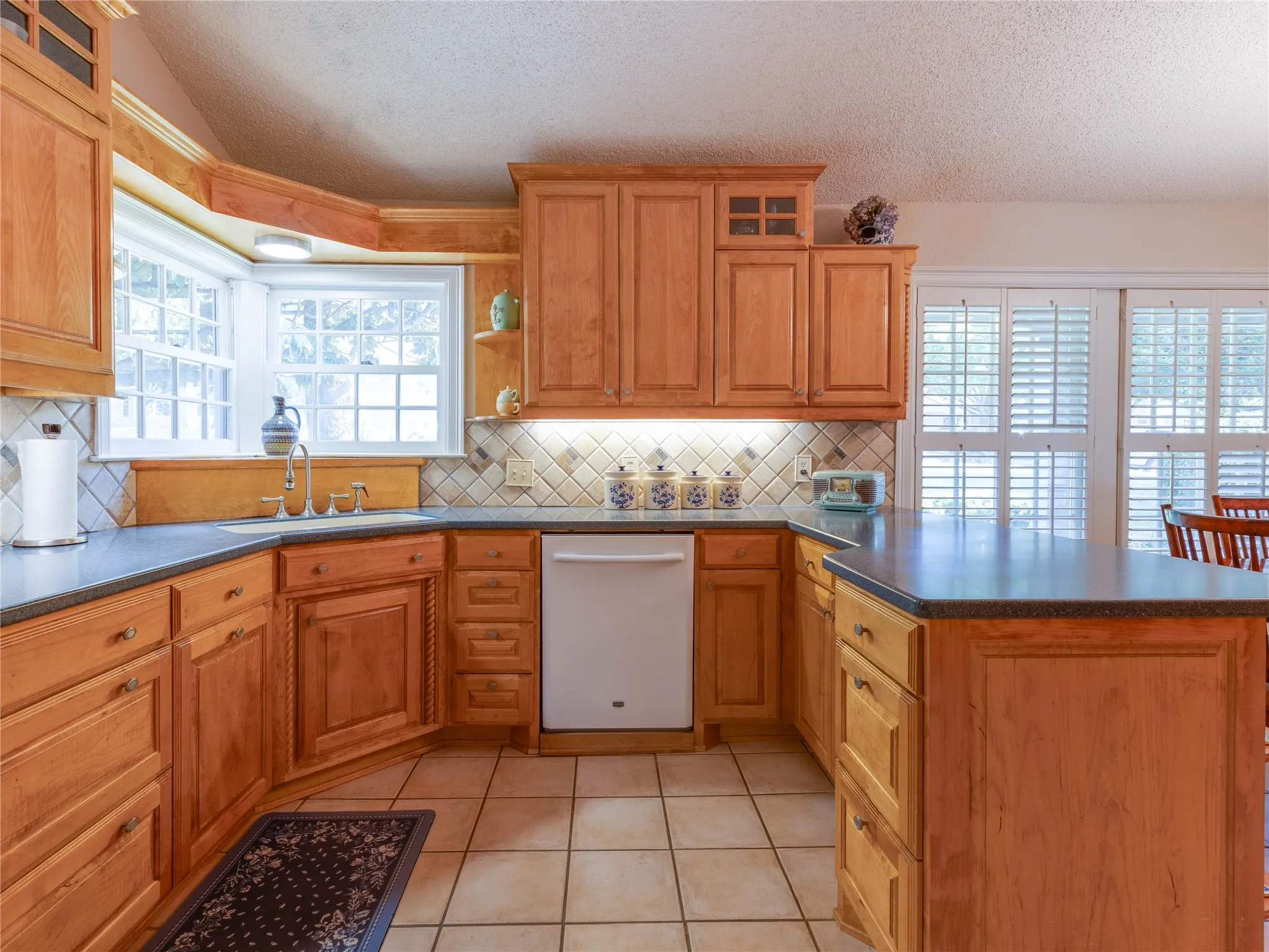Single Family Residence For Sale in Tarrant County , 2500 Boyd Avenue, Fort Worth, Texas 76109, 3 Bedroom, 2 Bathroom, Garage spaces, 2,153 Sqft, built in 1946, mls#21260434, Real Estate Agent in Fort Worth, Homes For Sale in Tarrant county, Homes For Sale in Fort Worth, Realtor in Fort Worth Texas, Real Estate Brokerage Independent Realty Texas, Luminita Cordes Realtor