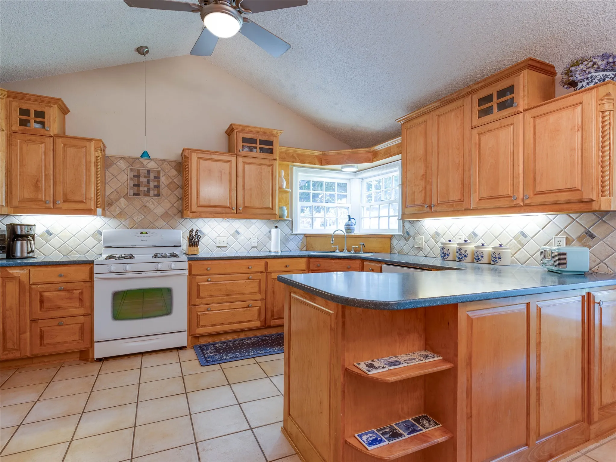 Single Family Residence For Sale in Tarrant County , 2500 Boyd Avenue, Fort Worth, Texas 76109, 3 Bedroom, 2 Bathroom, Garage spaces, 2,153 Sqft, built in 1946, mls#21260434, Real Estate Agent in Fort Worth, Homes For Sale in Tarrant county, Homes For Sale in Fort Worth, Realtor in Fort Worth Texas, Real Estate Brokerage Independent Realty Texas, Luminita Cordes Realtor