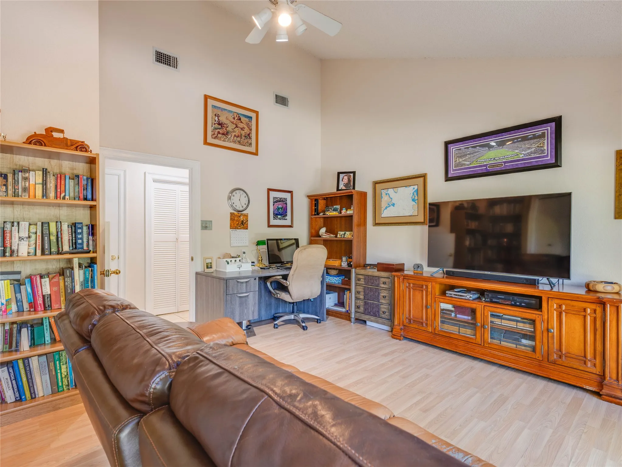 Single Family Residence For Sale in Tarrant County , 2500 Boyd Avenue, Fort Worth, Texas 76109, 3 Bedroom, 2 Bathroom, Garage spaces, 2,153 Sqft, built in 1946, mls#21260434, Real Estate Agent in Fort Worth, Homes For Sale in Tarrant county, Homes For Sale in Fort Worth, Realtor in Fort Worth Texas, Real Estate Brokerage Independent Realty Texas, Luminita Cordes Realtor