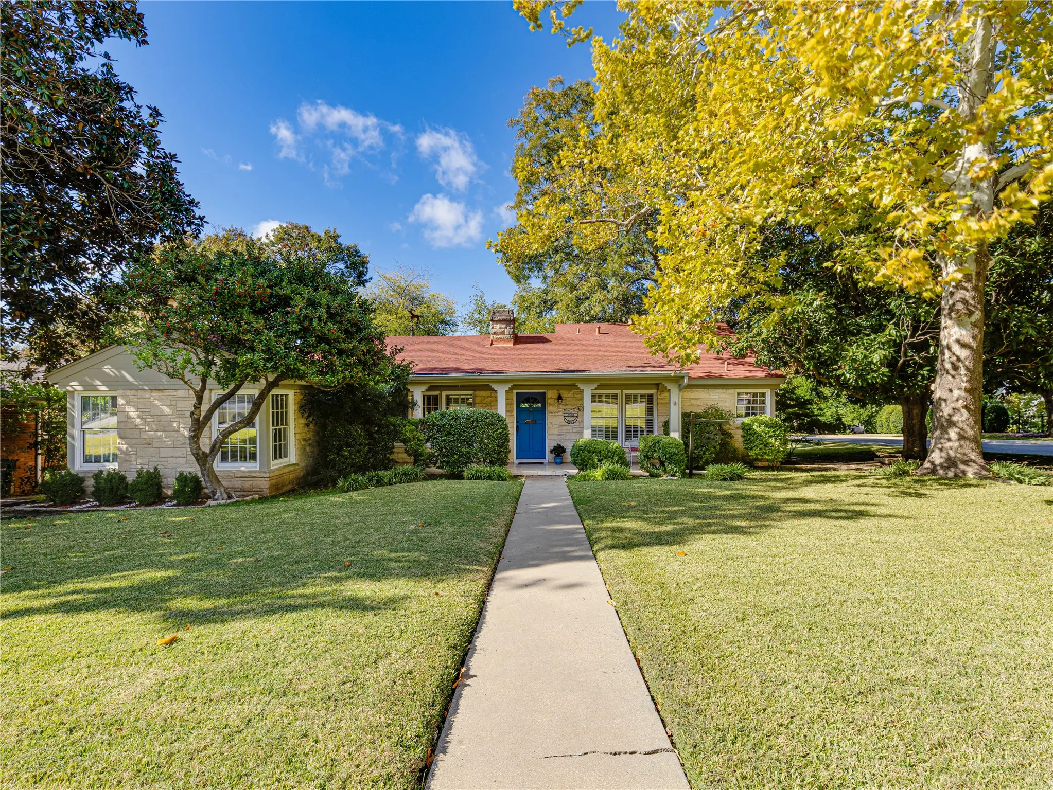 Single Family Residence For Sale in Tarrant County , 2500 Boyd Avenue, Fort Worth, Texas 76109, 3 Bedroom, 2 Bathroom, Garage spaces, 2,153 Sqft, built in 1946, mls#21260434, Real Estate Agent in Fort Worth, Homes For Sale in Tarrant county, Homes For Sale in Fort Worth, Realtor in Fort Worth Texas, Real Estate Brokerage Independent Realty Texas, Luminita Cordes Realtor