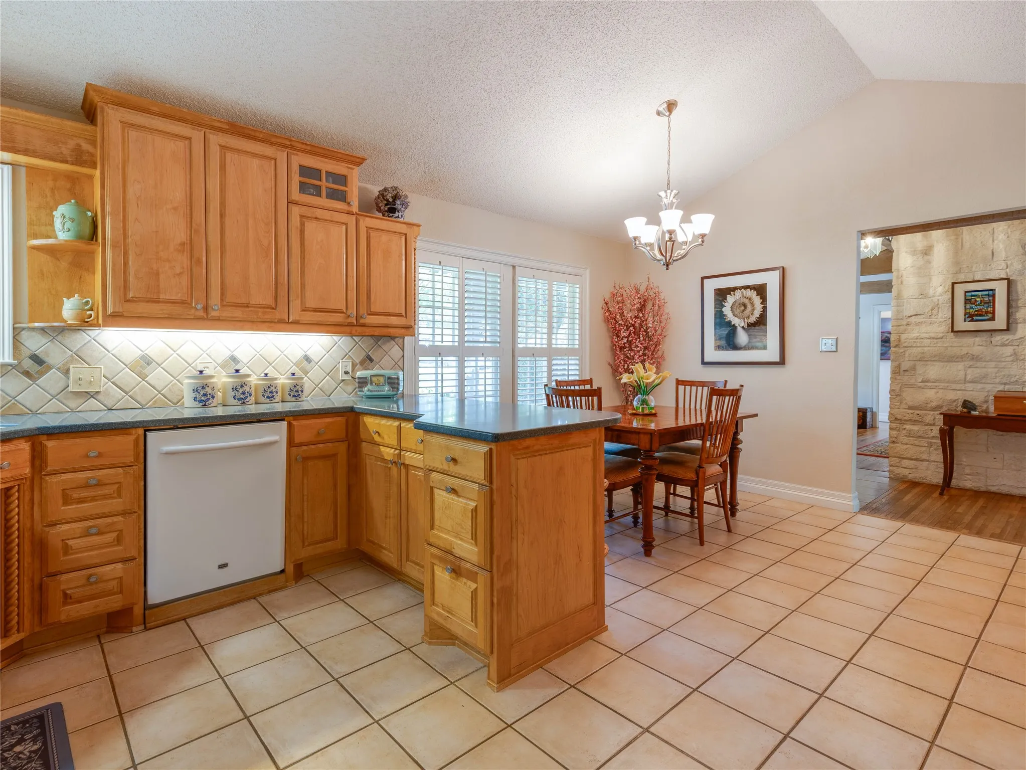 Single Family Residence For Sale in Tarrant County , 2500 Boyd Avenue, Fort Worth, Texas 76109, 3 Bedroom, 2 Bathroom, Garage spaces, 2,153 Sqft, built in 1946, mls#21260434, Real Estate Agent in Fort Worth, Homes For Sale in Tarrant county, Homes For Sale in Fort Worth, Realtor in Fort Worth Texas, Real Estate Brokerage Independent Realty Texas, Luminita Cordes Realtor