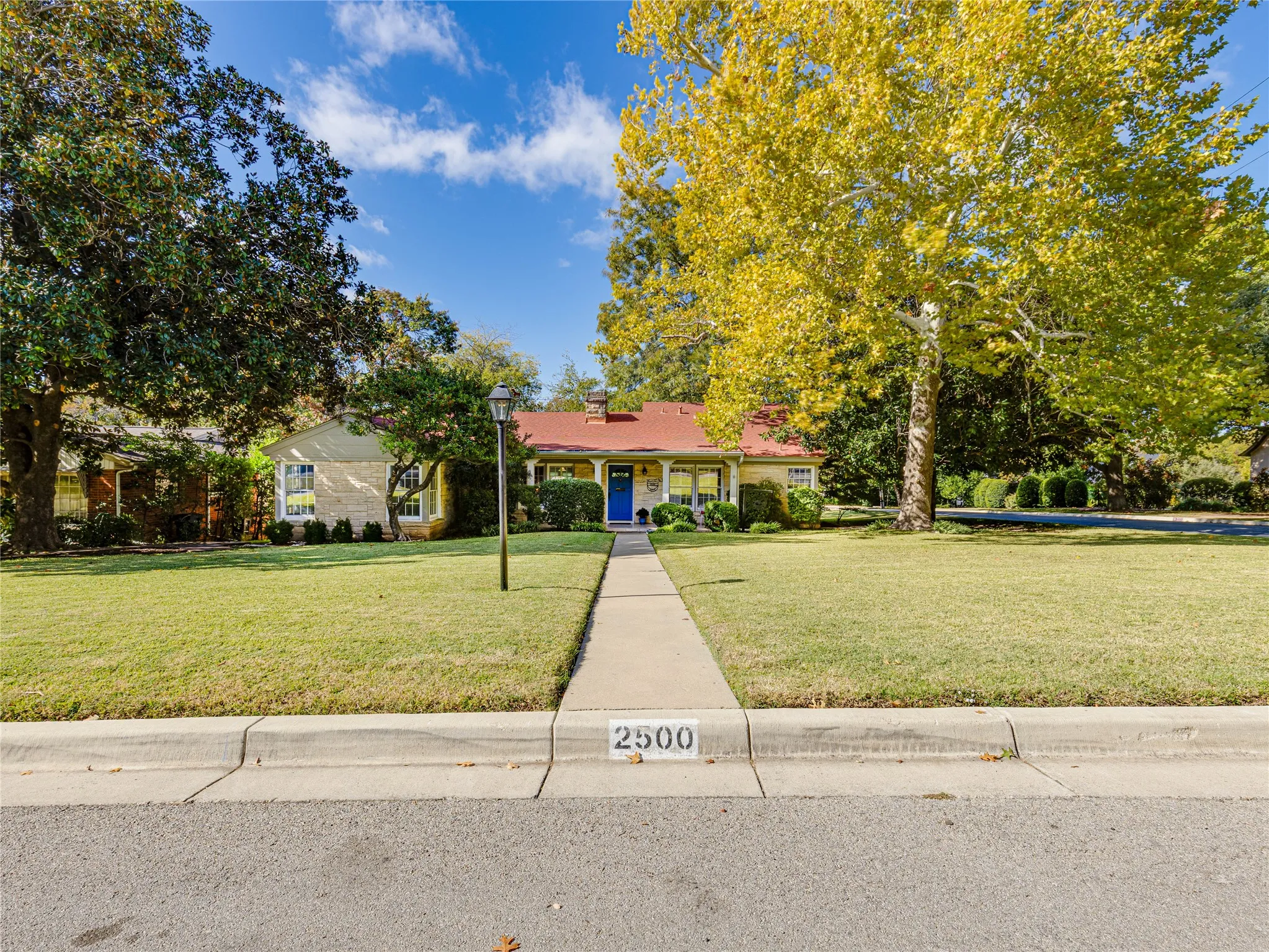 Single Family Residence For Sale in Tarrant County , 2500 Boyd Avenue, Fort Worth, Texas 76109, 3 Bedroom, 2 Bathroom, Garage spaces, 2,153 Sqft, built in 1946, mls#21260434, Real Estate Agent in Fort Worth, Homes For Sale in Tarrant county, Homes For Sale in Fort Worth, Realtor in Fort Worth Texas, Real Estate Brokerage Independent Realty Texas, Luminita Cordes Realtor