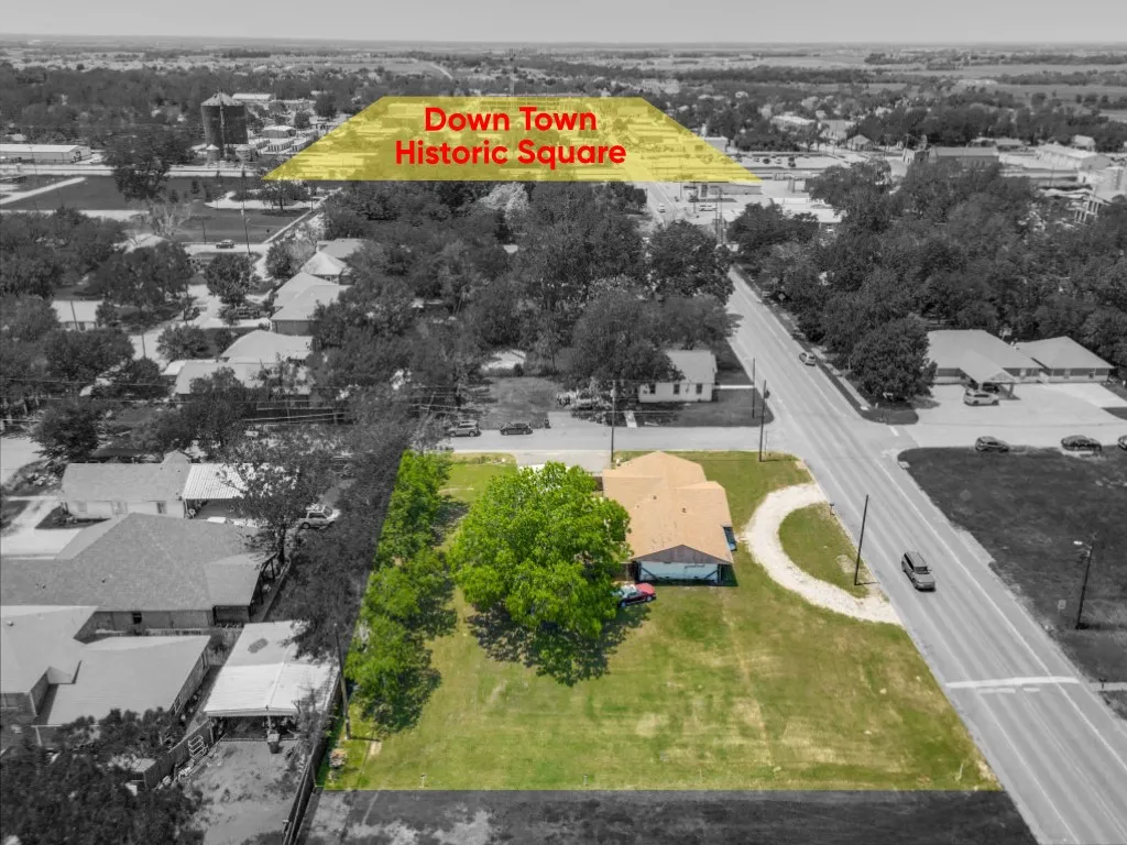 Aerial view highlighting the downtown square.