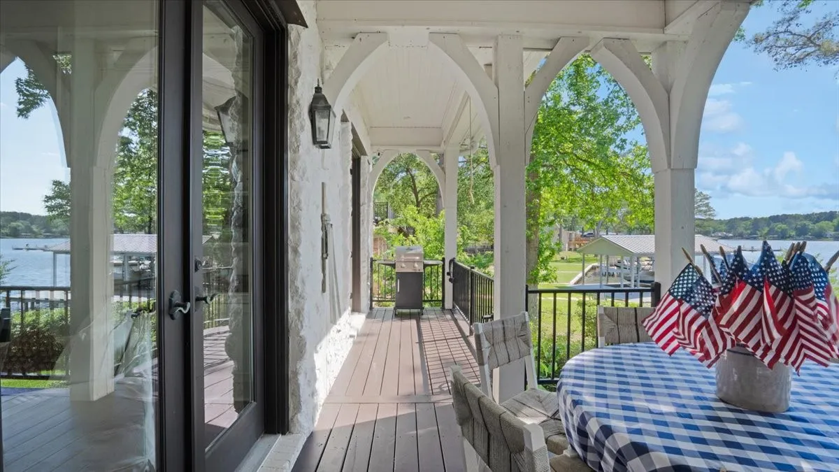 Single Family Residence For Sale in Smith County , 316 Hideaway Central Lane, Hideaway, Texas 75771, 6 Bedroom, 4 Bathroom, 2 Garage spaces, 5,000 Sqft, built in 2006, Preowned, mls#21251739, Real Estate Agent in Hideaway, Homes For Sale in Smith county, Homes For Sale in Hideaway, Realtor in Hideaway Texas, Real Estate Brokerage Independent Realty Texas, Luminita Cordes Realtor