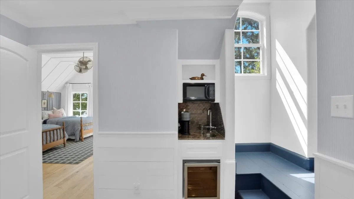 2nd floor Loft w/ sitting room and additional sleeping quarters

