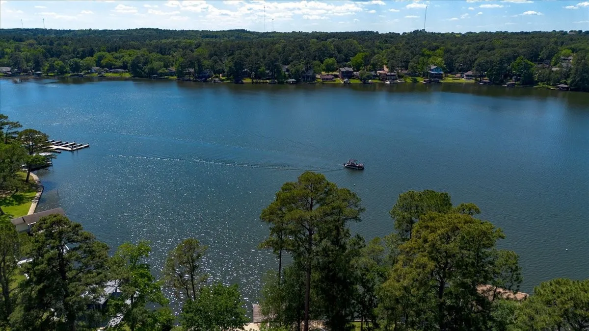 Single Family Residence For Sale in Smith County , 316 Hideaway Central Lane, Hideaway, Texas 75771, 6 Bedroom, 4 Bathroom, 2 Garage spaces, 5,000 Sqft, built in 2006, Preowned, mls#21251739, Real Estate Agent in Hideaway, Homes For Sale in Smith county, Homes For Sale in Hideaway, Realtor in Hideaway Texas, Real Estate Brokerage Independent Realty Texas, Luminita Cordes Realtor