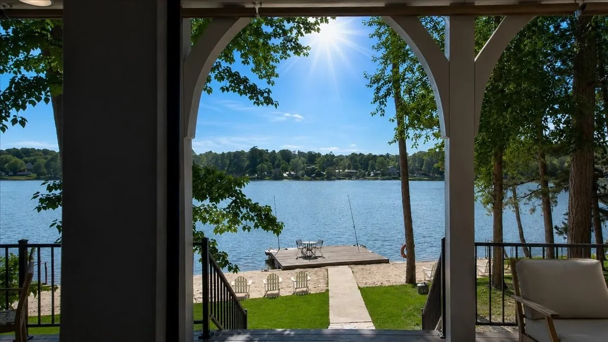 Single Family Residence For Sale in Smith County , 316 Hideaway Central Lane, Hideaway, Texas 75771, 6 Bedroom, 4 Bathroom, 2 Garage spaces, 5,000 Sqft, built in 2006, Preowned, mls#21251739, Real Estate Agent in Hideaway, Homes For Sale in Smith county, Homes For Sale in Hideaway, Realtor in Hideaway Texas, Real Estate Brokerage Independent Realty Texas, Luminita Cordes Realtor