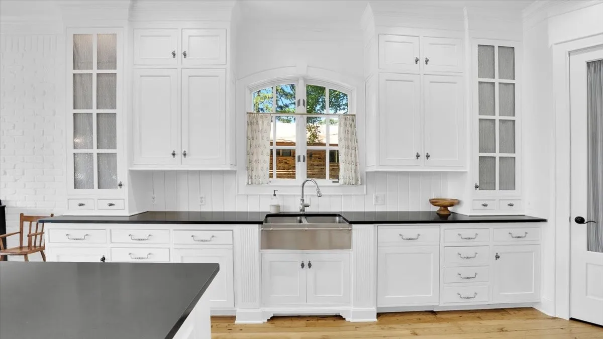 Single Family Residence For Sale in Smith County , 316 Hideaway Central Lane, Hideaway, Texas 75771, 6 Bedroom, 4 Bathroom, 2 Garage spaces, 5,000 Sqft, built in 2006, Preowned, mls#21251739, Real Estate Agent in Hideaway, Homes For Sale in Smith county, Homes For Sale in Hideaway, Realtor in Hideaway Texas, Real Estate Brokerage Independent Realty Texas, Luminita Cordes Realtor
