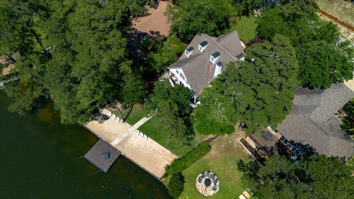 Single Family Residence For Sale in Smith County , 316 Hideaway Central Lane, Hideaway, Texas 75771, 6 Bedroom, 4 Bathroom, 2 Garage spaces, 5,000 Sqft, built in 2006, Preowned, mls#21251739, Real Estate Agent in Hideaway, Homes For Sale in Smith county, Homes For Sale in Hideaway, Realtor in Hideaway Texas, Real Estate Brokerage Independent Realty Texas, Luminita Cordes Realtor