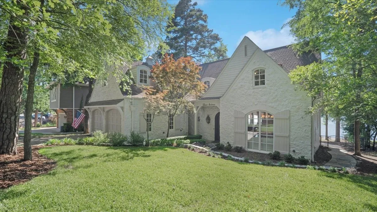 Single Family Residence For Sale in Smith County , 316 Hideaway Central Lane, Hideaway, Texas 75771, 6 Bedroom, 4 Bathroom, 2 Garage spaces, 5,000 Sqft, built in 2006, Preowned, mls#21251739, Real Estate Agent in Hideaway, Homes For Sale in Smith county, Homes For Sale in Hideaway, Realtor in Hideaway Texas, Real Estate Brokerage Independent Realty Texas, Luminita Cordes Realtor