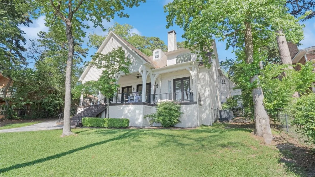 Single Family Residence For Sale in Smith County , 316 Hideaway Central Lane, Hideaway, Texas 75771, 6 Bedroom, 4 Bathroom, 2 Garage spaces, 5,000 Sqft, built in 2006, Preowned, mls#21251739, Real Estate Agent in Hideaway, Homes For Sale in Smith county, Homes For Sale in Hideaway, Realtor in Hideaway Texas, Real Estate Brokerage Independent Realty Texas, Luminita Cordes Realtor