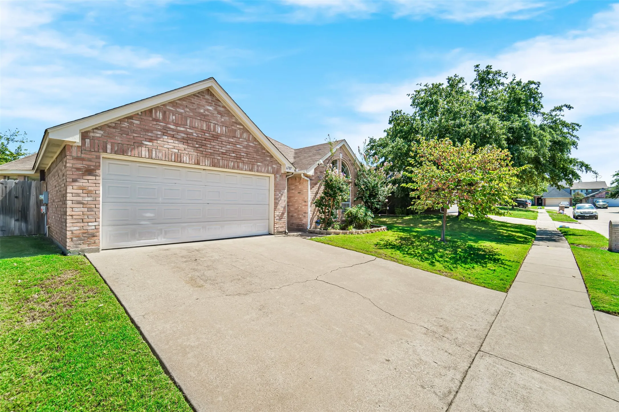 Single Family Residence For Rent in Tarrant County , 6707 Classen Trail, Arlington, Texas 76002, 3 Bedroom, 2 Bathroom, 2 Garage spaces, 1,777 Sqft, built in 1996, mls#21254629, Real Estate Agent in Arlington, Homes For Rent in Tarrant county, Homes For Rent in Arlington, Realtor in Arlington Texas, Real Estate Brokerage Independent Realty Texas, Luminita Cordes Realtor