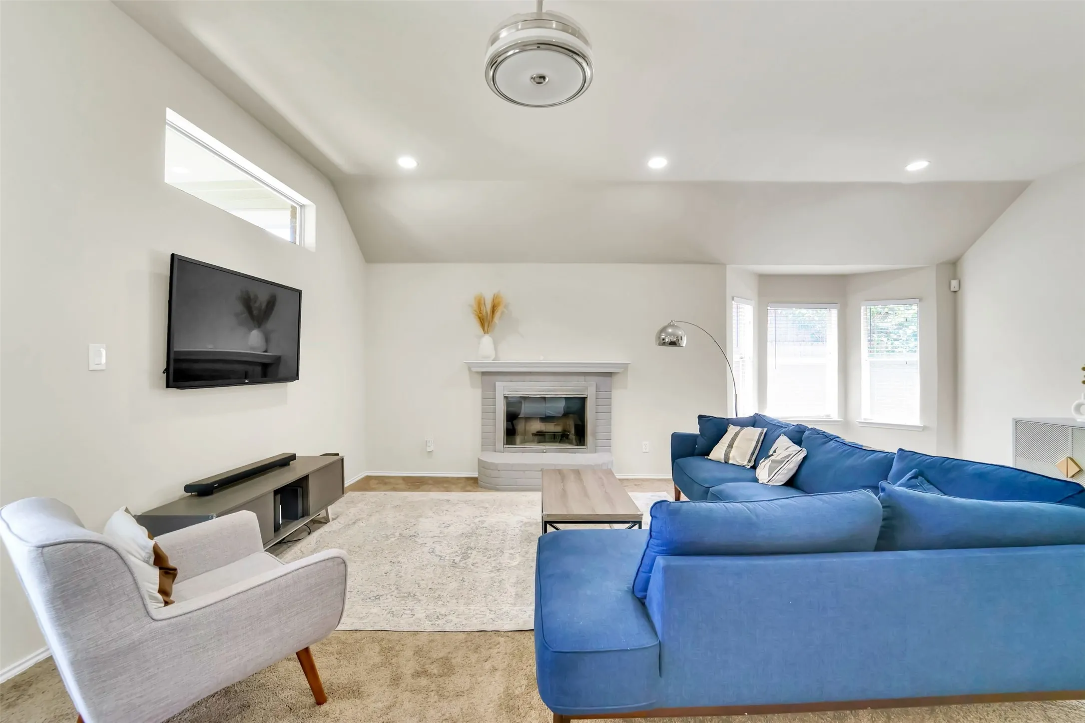 Single Family Residence For Rent in Tarrant County , 6707 Classen Trail, Arlington, Texas 76002, 3 Bedroom, 2 Bathroom, 2 Garage spaces, 1,777 Sqft, built in 1996, mls#21254629, Real Estate Agent in Arlington, Homes For Rent in Tarrant county, Homes For Rent in Arlington, Realtor in Arlington Texas, Real Estate Brokerage Independent Realty Texas, Luminita Cordes Realtor
