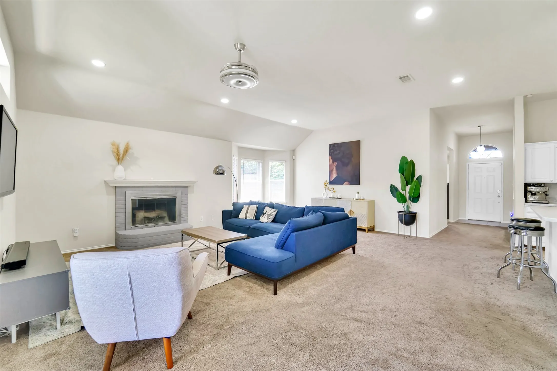Single Family Residence For Rent in Tarrant County , 6707 Classen Trail, Arlington, Texas 76002, 3 Bedroom, 2 Bathroom, 2 Garage spaces, 1,777 Sqft, built in 1996, mls#21254629, Real Estate Agent in Arlington, Homes For Rent in Tarrant county, Homes For Rent in Arlington, Realtor in Arlington Texas, Real Estate Brokerage Independent Realty Texas, Luminita Cordes Realtor