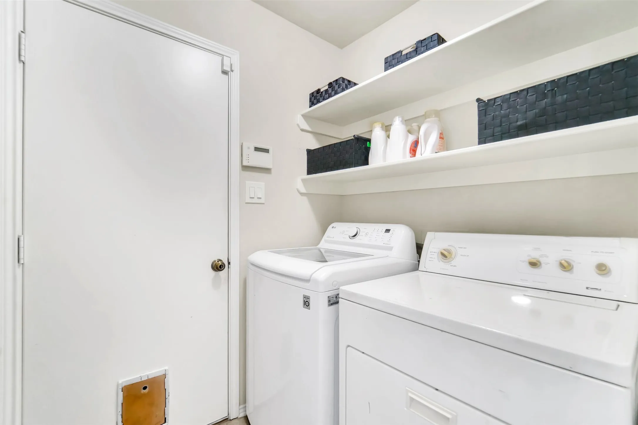 Single Family Residence For Rent in Tarrant County , 6707 Classen Trail, Arlington, Texas 76002, 3 Bedroom, 2 Bathroom, 2 Garage spaces, 1,777 Sqft, built in 1996, mls#21254629, Real Estate Agent in Arlington, Homes For Rent in Tarrant county, Homes For Rent in Arlington, Realtor in Arlington Texas, Real Estate Brokerage Independent Realty Texas, Luminita Cordes Realtor