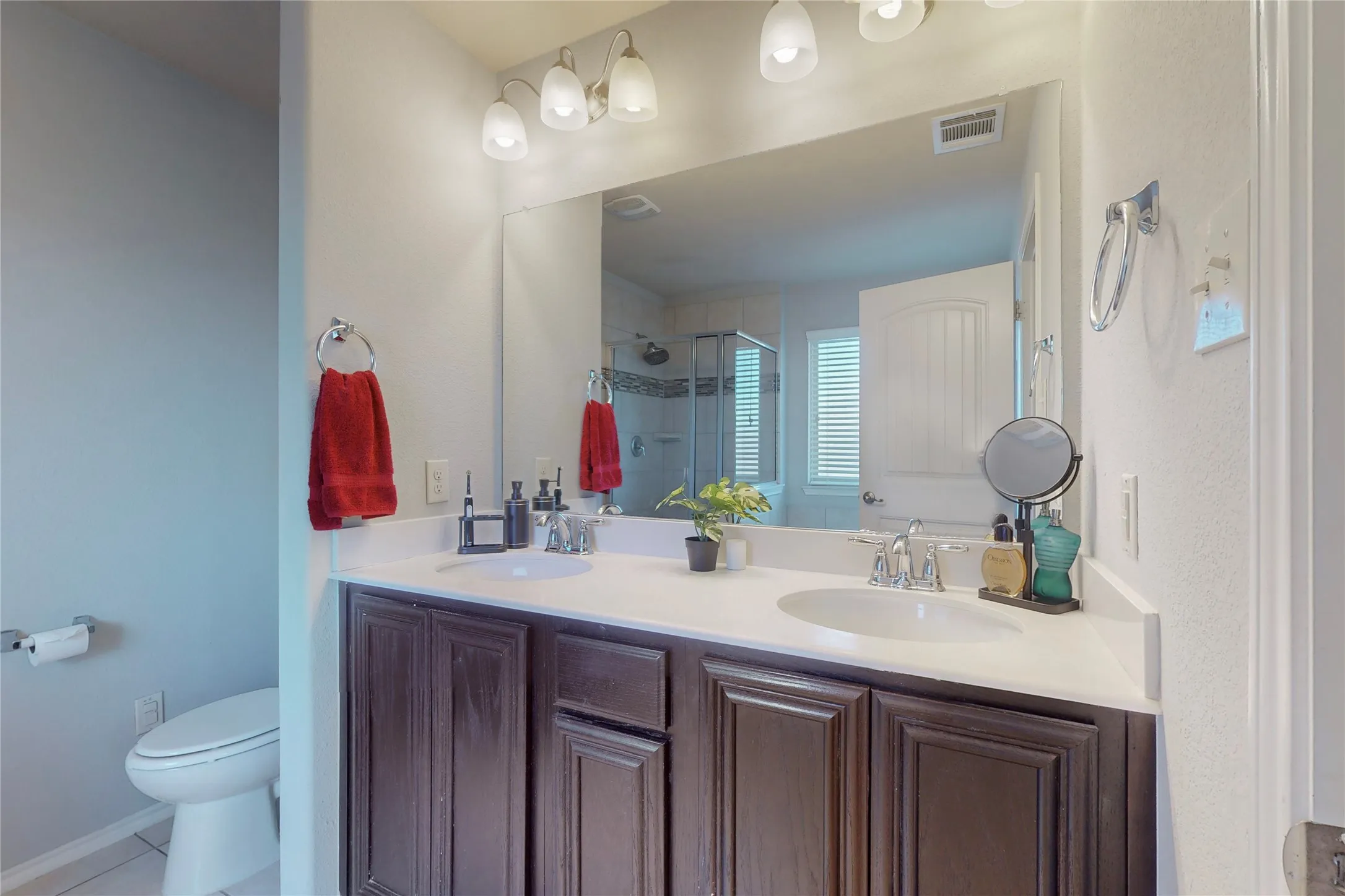On-suite bath with double sink vanity.