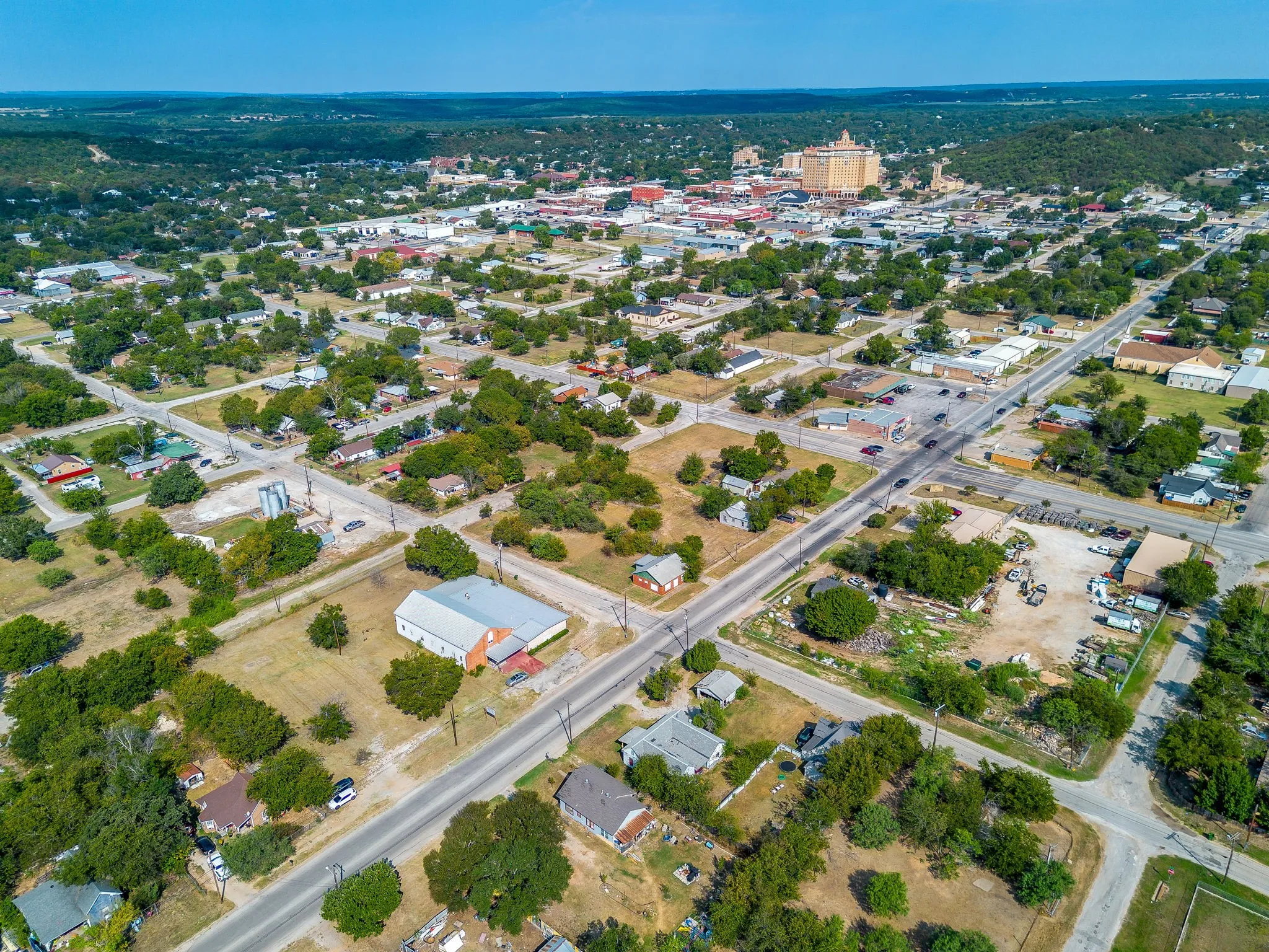 Single Family Residence For Sale in Palo Pinto County , 905 6th Avenue SE, Mineral Wells, Texas 76067, 3 Bedrooms, 2 Bathrooms, Garage spaces, 1,260 Sqft, built in 1925, Price $200,000, mls#21259892, Real Estate Agent in Mineral Wells, Homes For Sale in Palo Pinto county, Homes For Sale in Mineral Wells, Realtor in Mineral Wells Texas, Real Estate Brokerage Independent Realty Texas, Luminita Cordes Realtor
