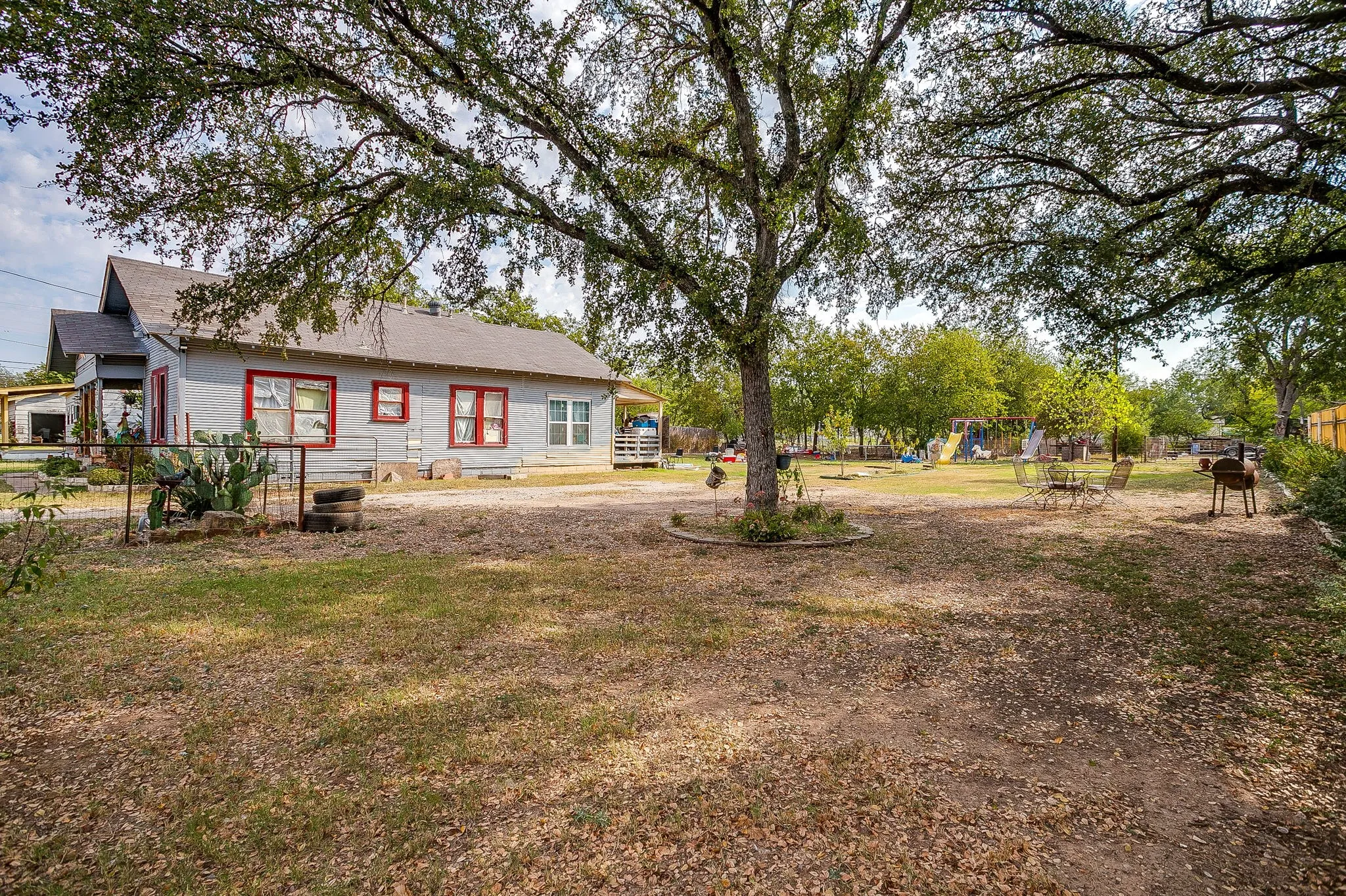 Single Family Residence For Sale in Palo Pinto County , 905 6th Avenue SE, Mineral Wells, Texas 76067, 3 Bedrooms, 2 Bathrooms, Garage spaces, 1,260 Sqft, built in 1925, Price $200,000, mls#21259892, Real Estate Agent in Mineral Wells, Homes For Sale in Palo Pinto county, Homes For Sale in Mineral Wells, Realtor in Mineral Wells Texas, Real Estate Brokerage Independent Realty Texas, Luminita Cordes Realtor