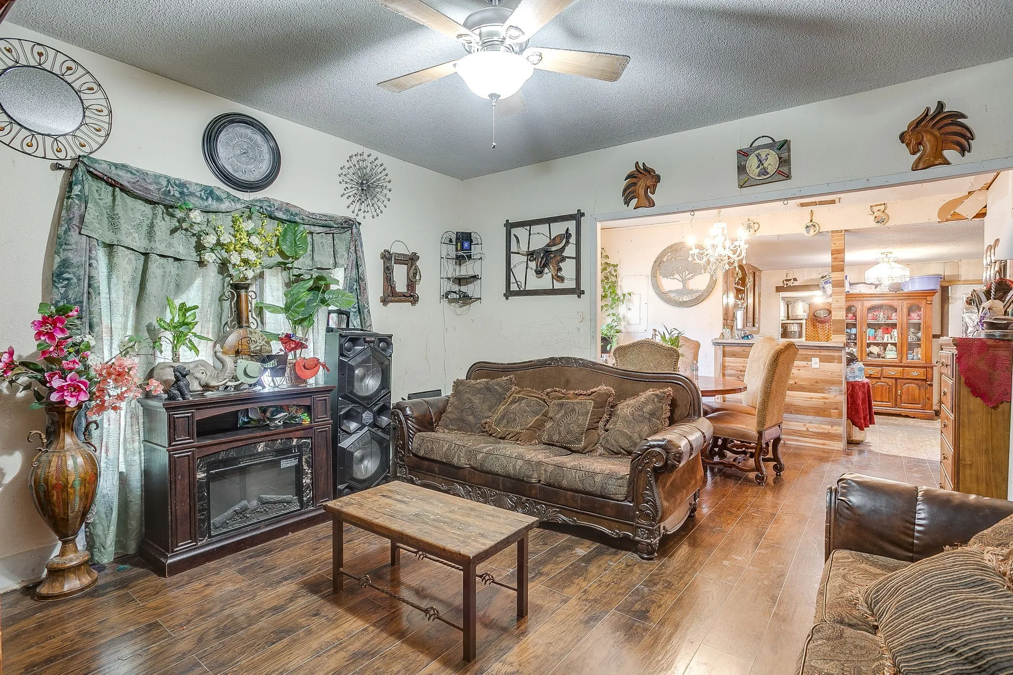Single Family Residence For Sale in Palo Pinto County , 905 6th Avenue SE, Mineral Wells, Texas 76067, 3 Bedrooms, 2 Bathrooms, Garage spaces, 1,260 Sqft, built in 1925, Price $200,000, mls#21259892, Real Estate Agent in Mineral Wells, Homes For Sale in Palo Pinto county, Homes For Sale in Mineral Wells, Realtor in Mineral Wells Texas, Real Estate Brokerage Independent Realty Texas, Luminita Cordes Realtor