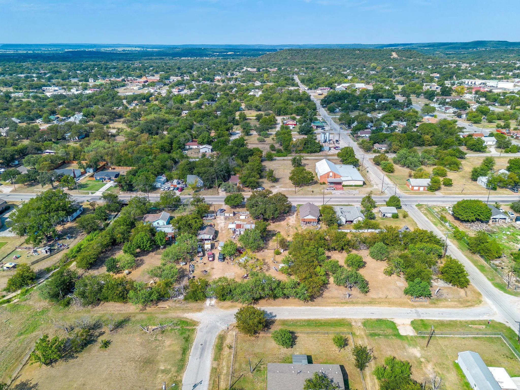 Single Family Residence For Sale in Palo Pinto County , 905 6th Avenue SE, Mineral Wells, Texas 76067, 3 Bedrooms, 2 Bathrooms, Garage spaces, 1,260 Sqft, built in 1925, Price $200,000, mls#21259892, Real Estate Agent in Mineral Wells, Homes For Sale in Palo Pinto county, Homes For Sale in Mineral Wells, Realtor in Mineral Wells Texas, Real Estate Brokerage Independent Realty Texas, Luminita Cordes Realtor