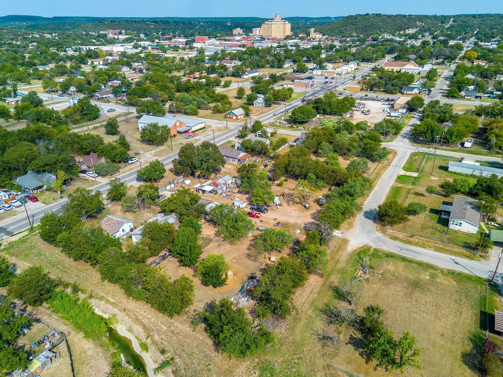 Single Family Residence For Sale in Palo Pinto County , 905 6th Avenue SE, Mineral Wells, Texas 76067, 3 Bedrooms, 2 Bathrooms, Garage spaces, 1,260 Sqft, built in 1925, Price $200,000, mls#21259892, Real Estate Agent in Mineral Wells, Homes For Sale in Palo Pinto county, Homes For Sale in Mineral Wells, Realtor in Mineral Wells Texas, Real Estate Brokerage Independent Realty Texas, Luminita Cordes Realtor