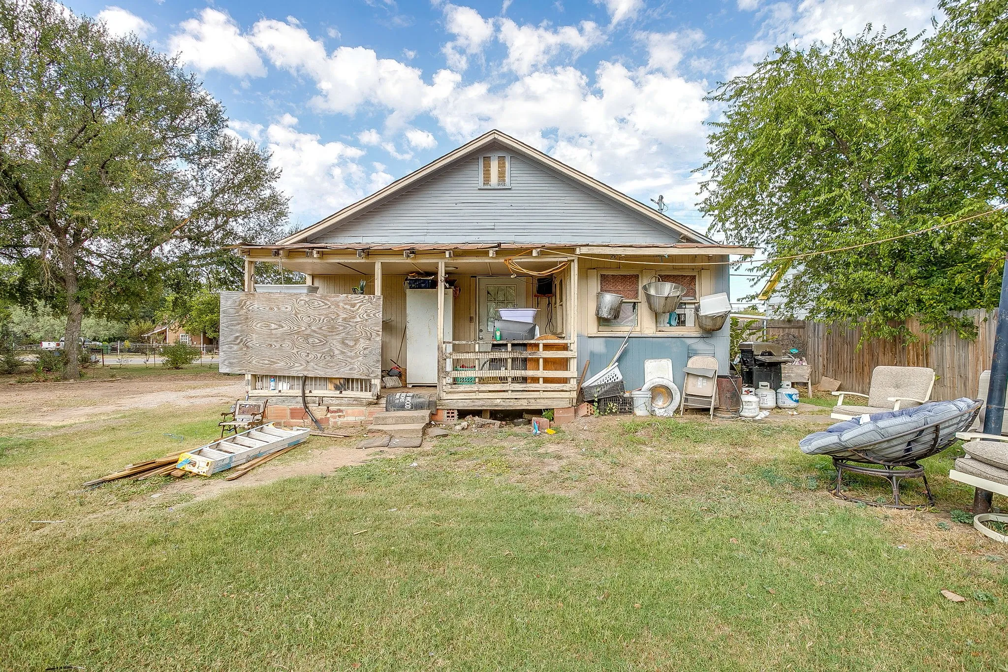 Single Family Residence For Sale in Palo Pinto County , 905 6th Avenue SE, Mineral Wells, Texas 76067, 3 Bedrooms, 2 Bathrooms, Garage spaces, 1,260 Sqft, built in 1925, Price $200,000, mls#21259892, Real Estate Agent in Mineral Wells, Homes For Sale in Palo Pinto county, Homes For Sale in Mineral Wells, Realtor in Mineral Wells Texas, Real Estate Brokerage Independent Realty Texas, Luminita Cordes Realtor