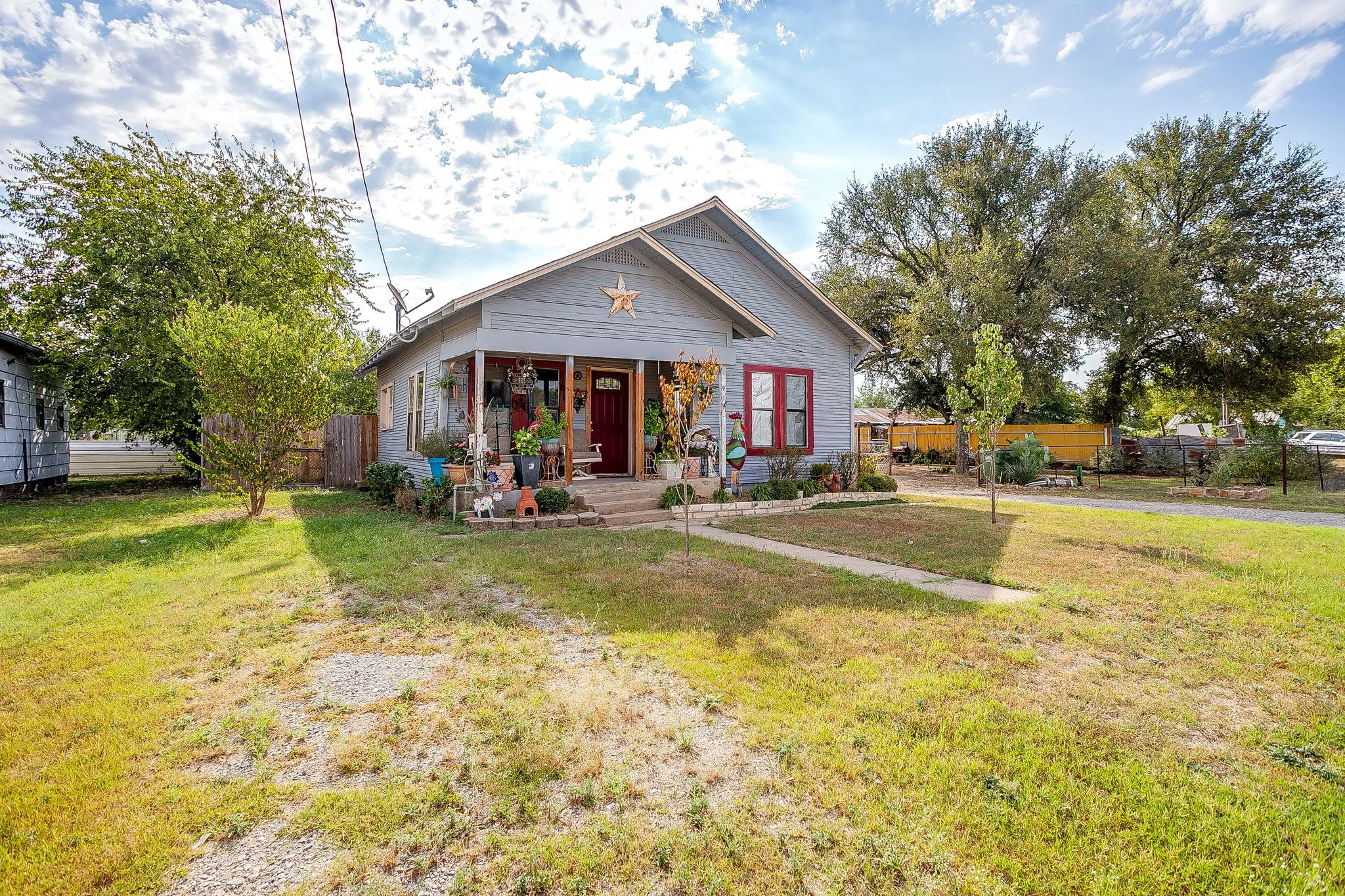Single Family Residence For Sale in Palo Pinto County , 905 6th Avenue SE, Mineral Wells, Texas 76067, 3 Bedrooms, 2 Bathrooms, Garage spaces, 1,260 Sqft, built in 1925, Price $200,000, mls#21259892, Real Estate Agent in Mineral Wells, Homes For Sale in Palo Pinto county, Homes For Sale in Mineral Wells, Realtor in Mineral Wells Texas, Real Estate Brokerage Independent Realty Texas, Luminita Cordes Realtor