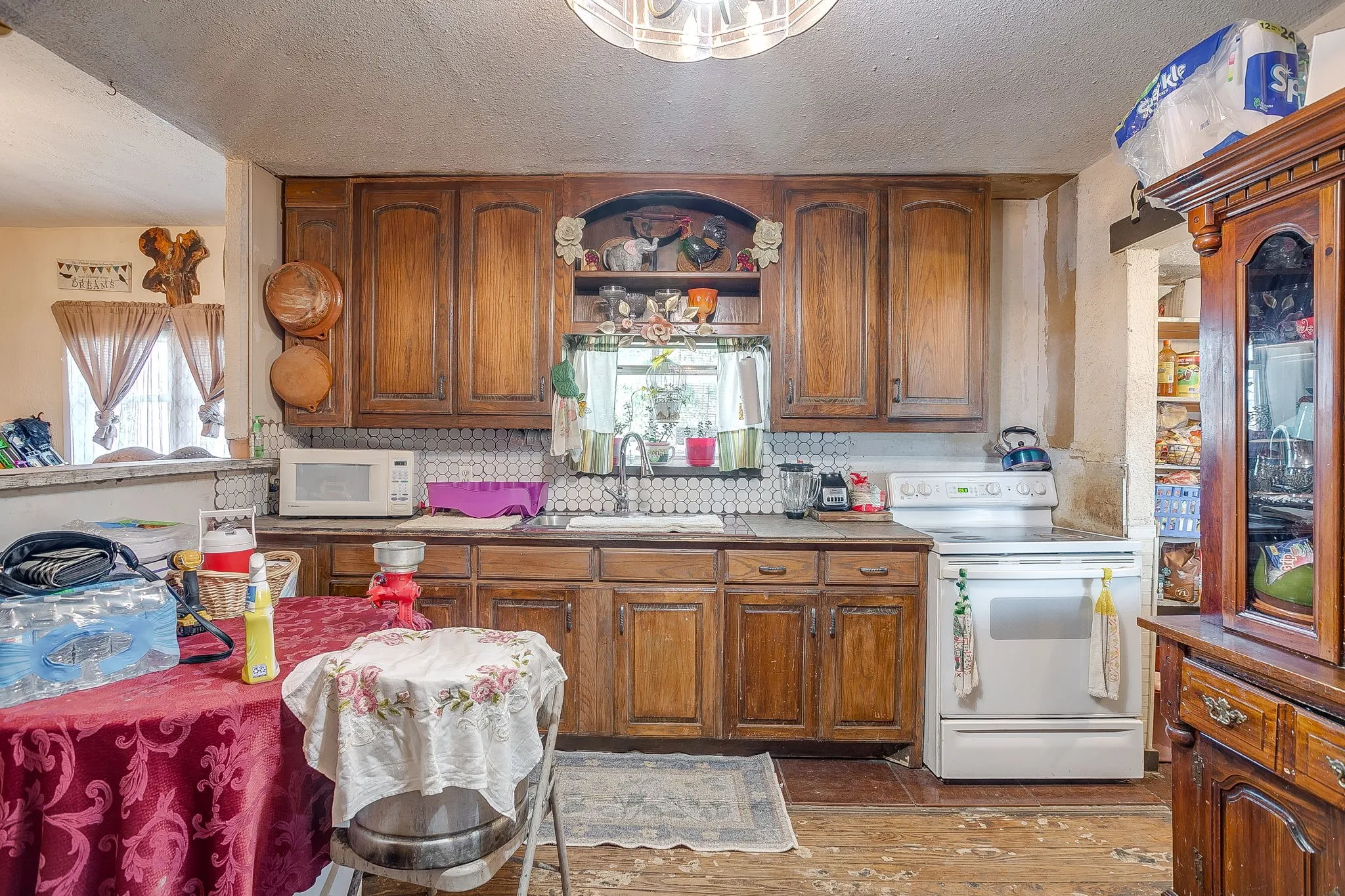 Single Family Residence For Sale in Palo Pinto County , 905 6th Avenue SE, Mineral Wells, Texas 76067, 3 Bedrooms, 2 Bathrooms, Garage spaces, 1,260 Sqft, built in 1925, Price $200,000, mls#21259892, Real Estate Agent in Mineral Wells, Homes For Sale in Palo Pinto county, Homes For Sale in Mineral Wells, Realtor in Mineral Wells Texas, Real Estate Brokerage Independent Realty Texas, Luminita Cordes Realtor