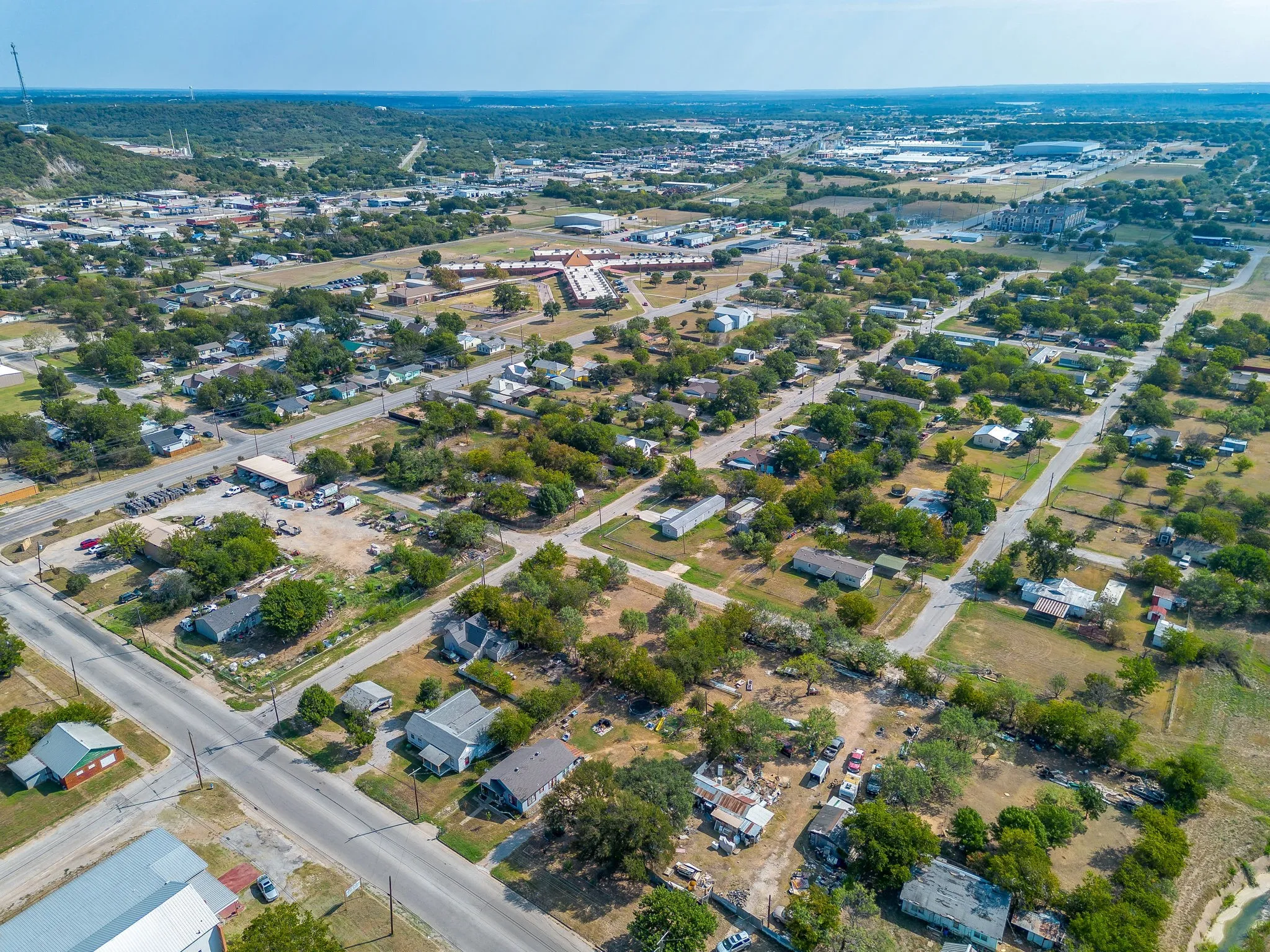 Single Family Residence For Sale in Palo Pinto County , 905 6th Avenue SE, Mineral Wells, Texas 76067, 3 Bedrooms, 2 Bathrooms, Garage spaces, 1,260 Sqft, built in 1925, Price $200,000, mls#21259892, Real Estate Agent in Mineral Wells, Homes For Sale in Palo Pinto county, Homes For Sale in Mineral Wells, Realtor in Mineral Wells Texas, Real Estate Brokerage Independent Realty Texas, Luminita Cordes Realtor