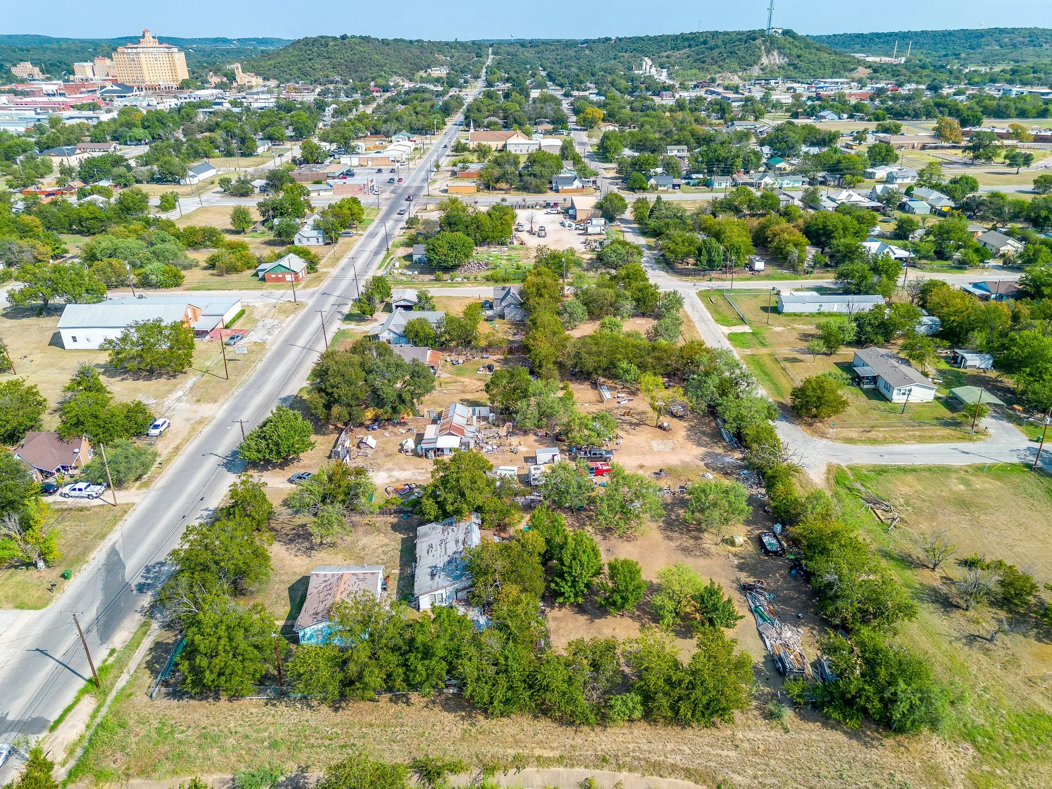 Single Family Residence For Sale in Palo Pinto County , 905 6th Avenue SE, Mineral Wells, Texas 76067, 3 Bedrooms, 2 Bathrooms, Garage spaces, 1,260 Sqft, built in 1925, Price $200,000, mls#21259892, Real Estate Agent in Mineral Wells, Homes For Sale in Palo Pinto county, Homes For Sale in Mineral Wells, Realtor in Mineral Wells Texas, Real Estate Brokerage Independent Realty Texas, Luminita Cordes Realtor