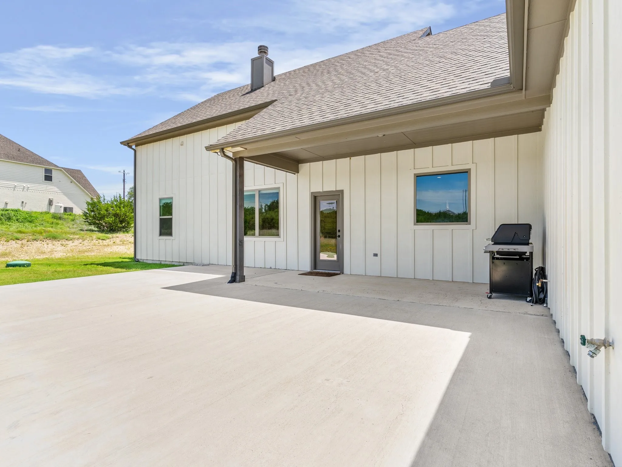 Single Family Residence For Sale in Parker County , 2020 Redemption Drive, Weatherford, Texas 76088, 3 Bedroom, 3 Bathroom, 2 Garage spaces, 2,352 Sqft, built in 2023, Preowned, mls#21261797, Real Estate Agent in Weatherford, Homes For Sale in Parker county, Homes For Sale in Weatherford, Realtor in Weatherford Texas, Real Estate Brokerage Independent Realty Texas, Luminita Cordes Realtor