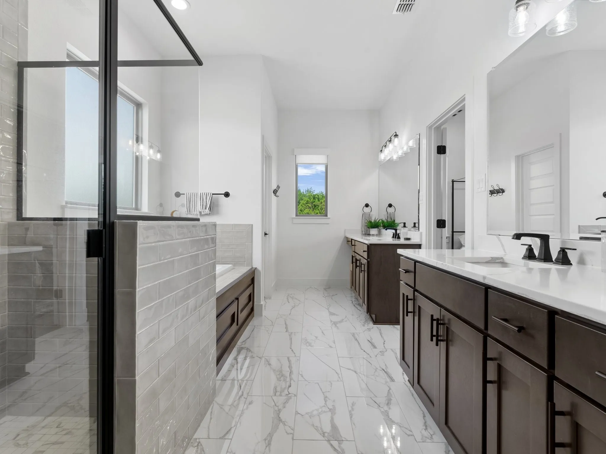Single Family Residence For Sale in Parker County , 2020 Redemption Drive, Weatherford, Texas 76088, 3 Bedroom, 3 Bathroom, 2 Garage spaces, 2,352 Sqft, built in 2023, Preowned, mls#21261797, Real Estate Agent in Weatherford, Homes For Sale in Parker county, Homes For Sale in Weatherford, Realtor in Weatherford Texas, Real Estate Brokerage Independent Realty Texas, Luminita Cordes Realtor