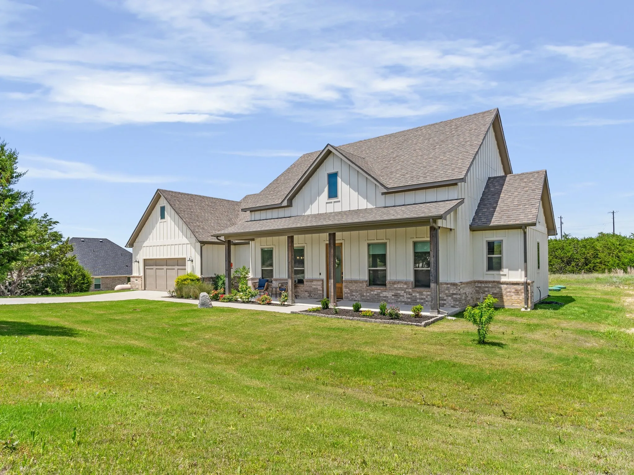 Single Family Residence For Sale in Parker County , 2020 Redemption Drive, Weatherford, Texas 76088, 3 Bedroom, 3 Bathroom, 2 Garage spaces, 2,352 Sqft, built in 2023, Preowned, mls#21261797, Real Estate Agent in Weatherford, Homes For Sale in Parker county, Homes For Sale in Weatherford, Realtor in Weatherford Texas, Real Estate Brokerage Independent Realty Texas, Luminita Cordes Realtor