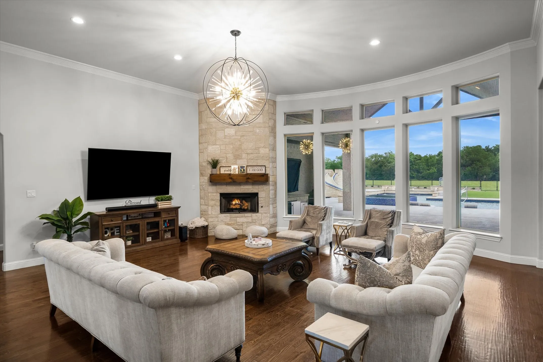 GORGEOUS LIVING ROOM VIEWS!