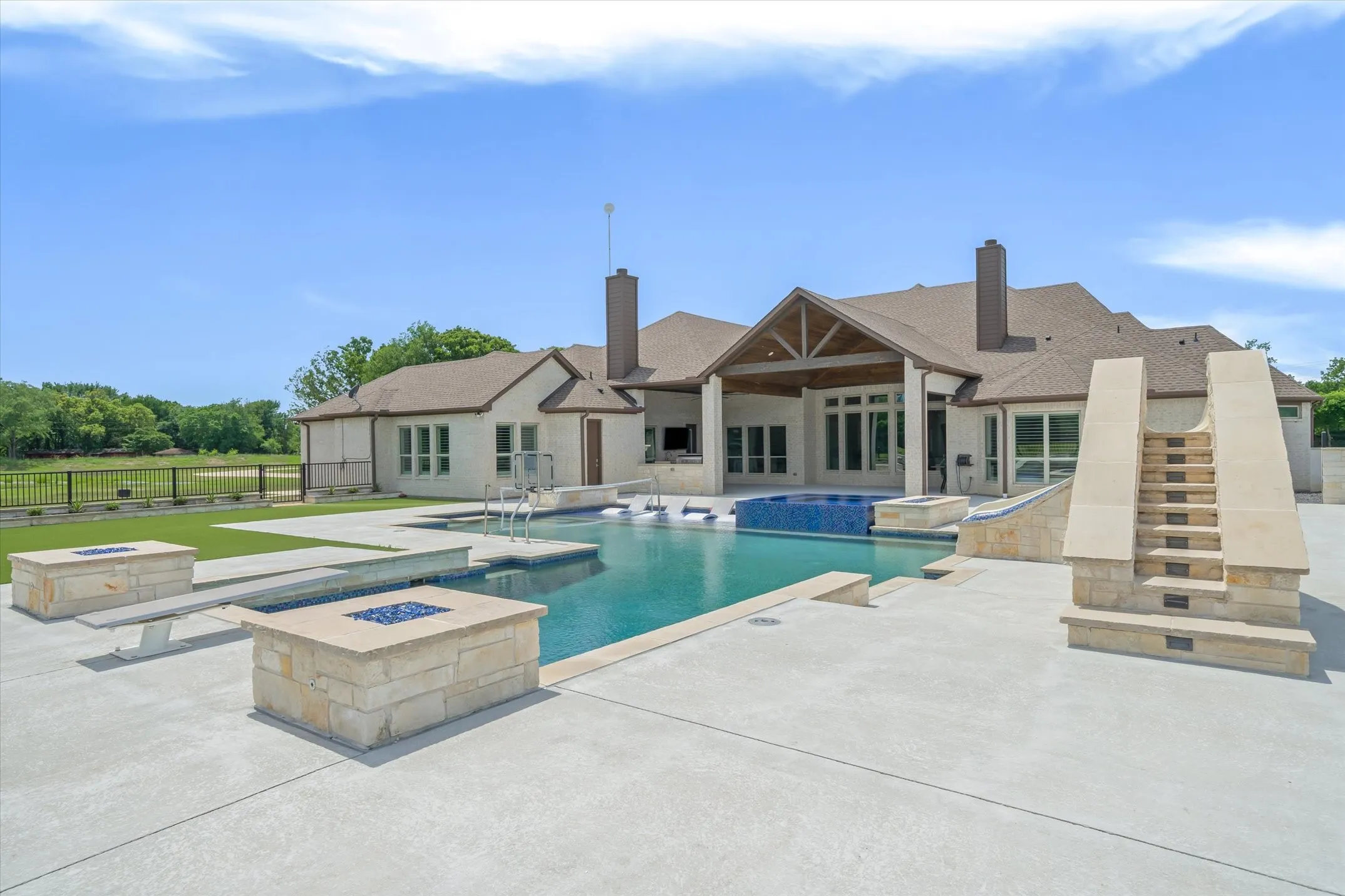 Single Family Residence For Sale in Van Zandt County , 900 VZ County Road 3414, Wills Point, Texas 75169, 4 Bedroom, 5 Bathroom, 3 Garage spaces, 5,303 Sqft, built in 2019, Preowned, mls#21261619, Real Estate Agent in Wills Point, Homes For Sale in Van Zandt county, Homes For Sale in Wills Point, Realtor in Wills Point Texas, Real Estate Brokerage Independent Realty Texas, Luminita Cordes Realtor