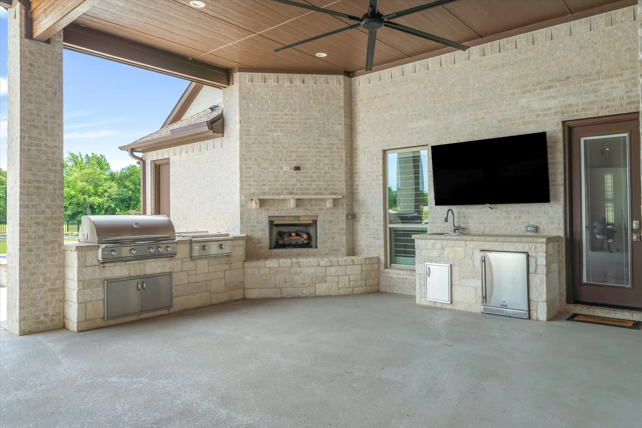 Single Family Residence For Sale in Van Zandt County , 900 VZ County Road 3414, Wills Point, Texas 75169, 4 Bedroom, 5 Bathroom, 3 Garage spaces, 5,303 Sqft, built in 2019, Preowned, mls#21261619, Real Estate Agent in Wills Point, Homes For Sale in Van Zandt county, Homes For Sale in Wills Point, Realtor in Wills Point Texas, Real Estate Brokerage Independent Realty Texas, Luminita Cordes Realtor