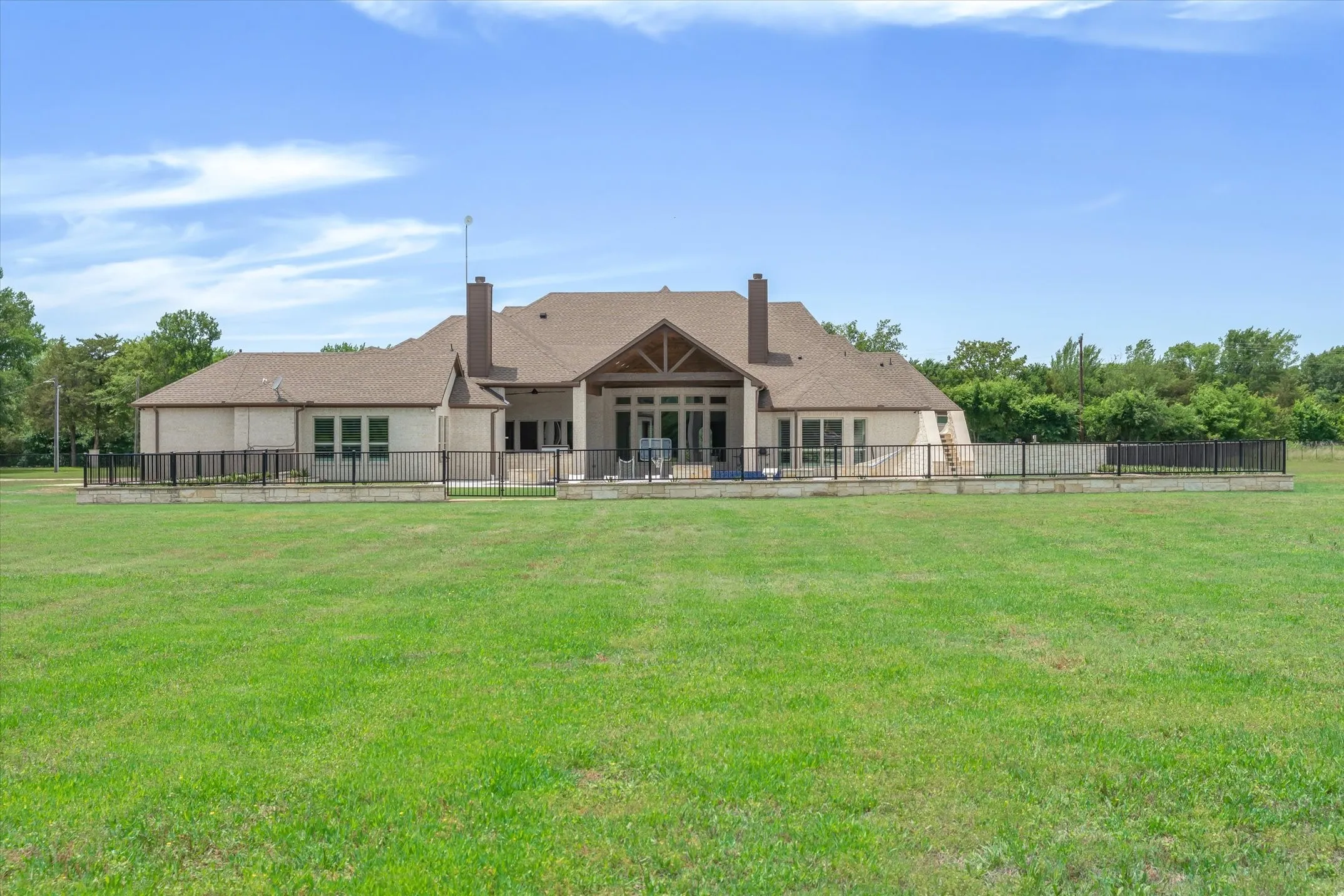Single Family Residence For Sale in Van Zandt County , 900 VZ County Road 3414, Wills Point, Texas 75169, 4 Bedroom, 5 Bathroom, 3 Garage spaces, 5,303 Sqft, built in 2019, Preowned, mls#21261619, Real Estate Agent in Wills Point, Homes For Sale in Van Zandt county, Homes For Sale in Wills Point, Realtor in Wills Point Texas, Real Estate Brokerage Independent Realty Texas, Luminita Cordes Realtor