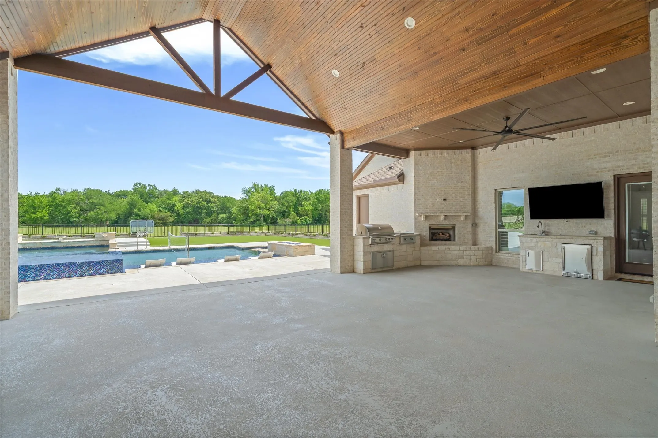 Single Family Residence For Sale in Van Zandt County , 900 VZ County Road 3414, Wills Point, Texas 75169, 4 Bedroom, 5 Bathroom, 3 Garage spaces, 5,303 Sqft, built in 2019, Preowned, mls#21261619, Real Estate Agent in Wills Point, Homes For Sale in Van Zandt county, Homes For Sale in Wills Point, Realtor in Wills Point Texas, Real Estate Brokerage Independent Realty Texas, Luminita Cordes Realtor