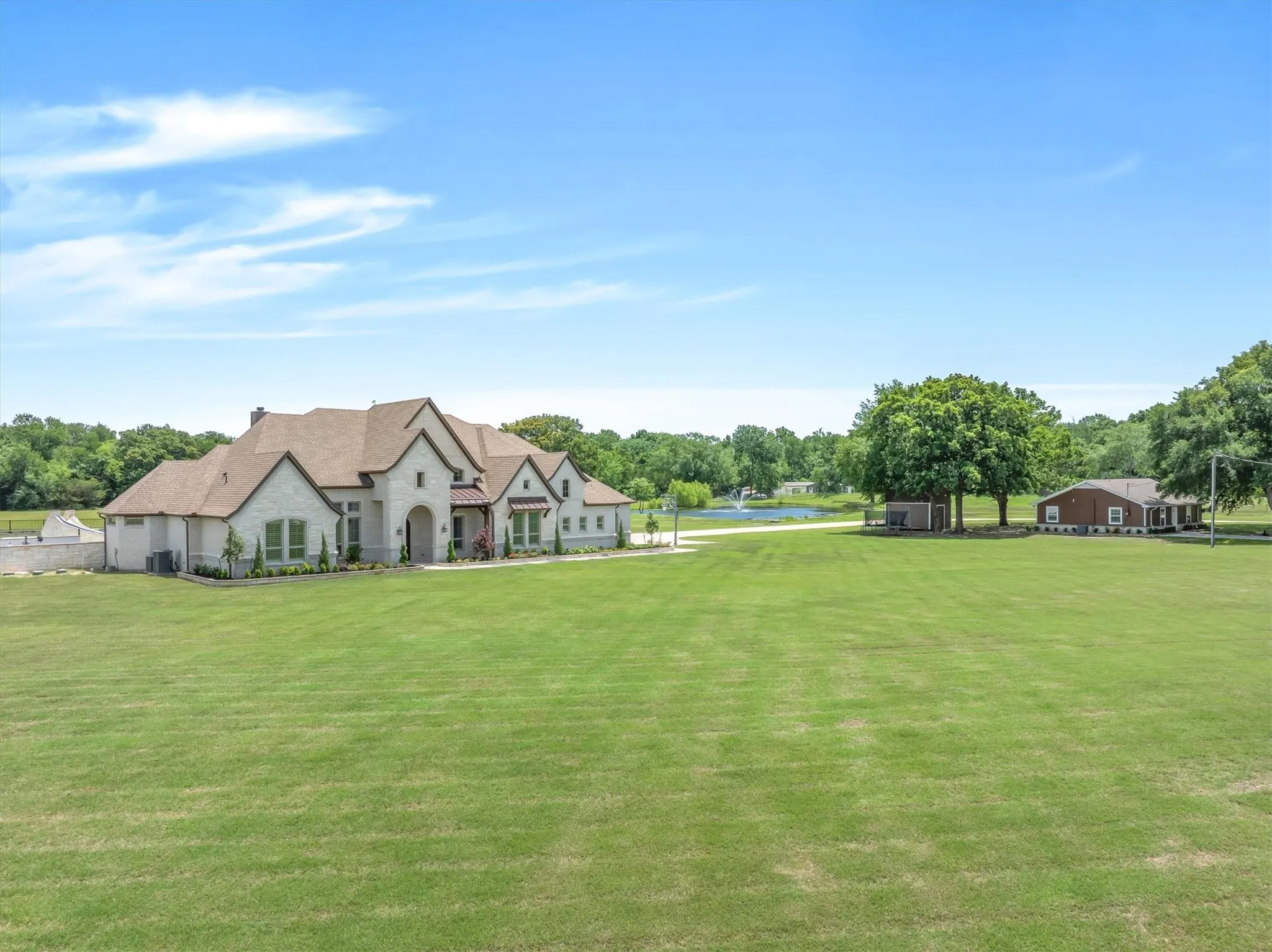 Single Family Residence For Sale in Van Zandt County , 900 VZ County Road 3414, Wills Point, Texas 75169, 4 Bedroom, 5 Bathroom, 3 Garage spaces, 5,303 Sqft, built in 2019, Preowned, mls#21261619, Real Estate Agent in Wills Point, Homes For Sale in Van Zandt county, Homes For Sale in Wills Point, Realtor in Wills Point Texas, Real Estate Brokerage Independent Realty Texas, Luminita Cordes Realtor