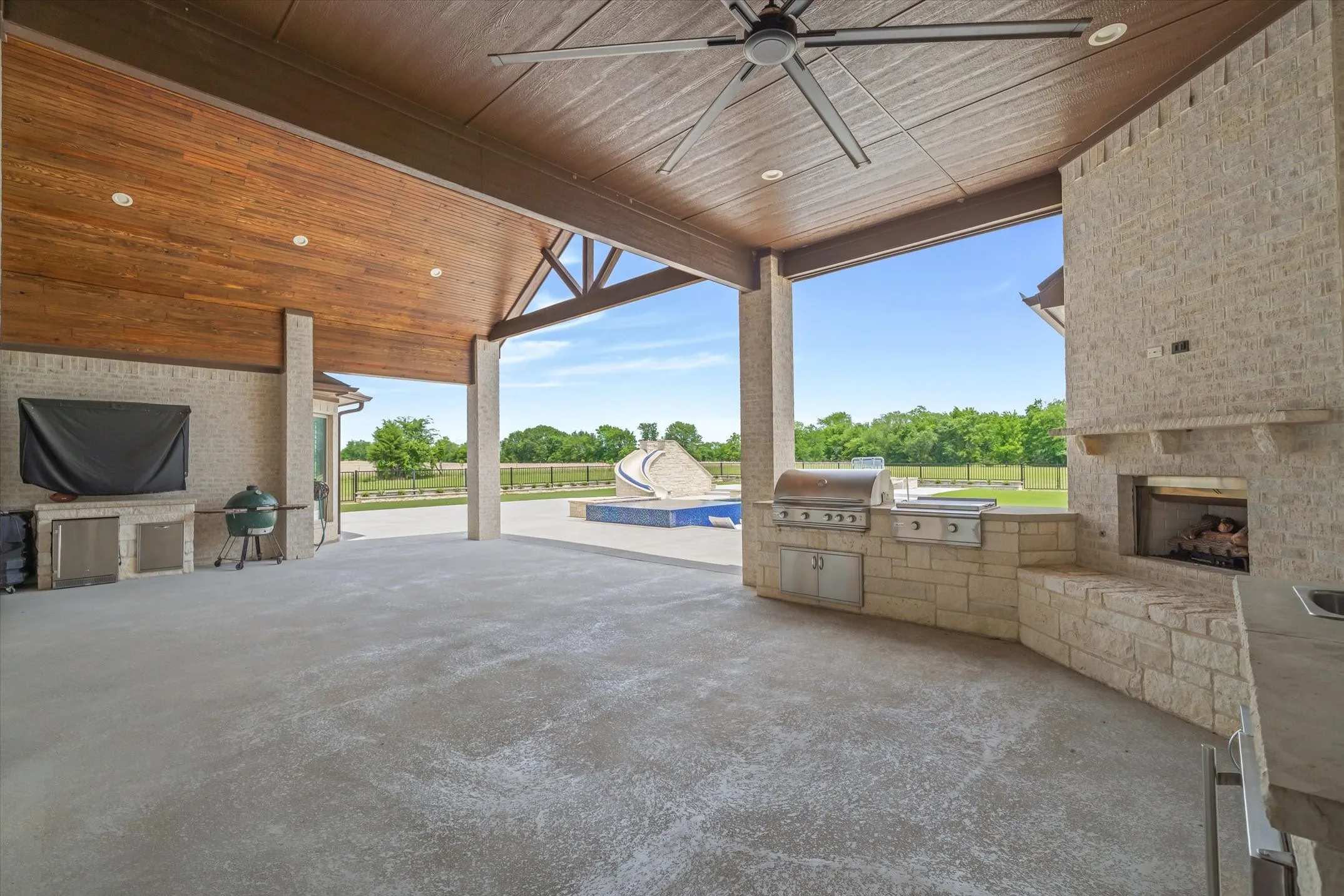 Single Family Residence For Sale in Van Zandt County , 900 VZ County Road 3414, Wills Point, Texas 75169, 4 Bedroom, 5 Bathroom, 3 Garage spaces, 5,303 Sqft, built in 2019, Preowned, mls#21261619, Real Estate Agent in Wills Point, Homes For Sale in Van Zandt county, Homes For Sale in Wills Point, Realtor in Wills Point Texas, Real Estate Brokerage Independent Realty Texas, Luminita Cordes Realtor