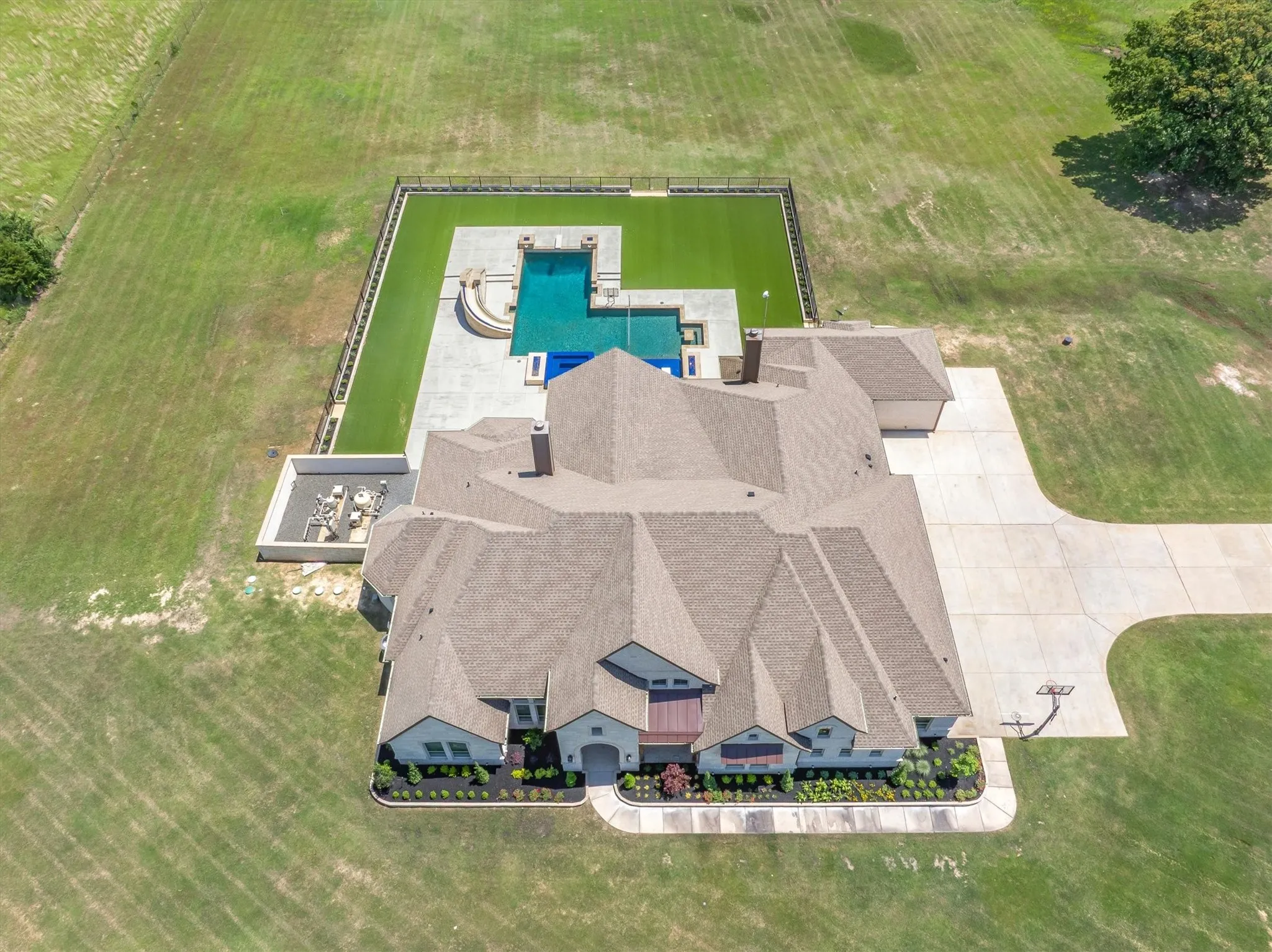 Single Family Residence For Sale in Van Zandt County , 900 VZ County Road 3414, Wills Point, Texas 75169, 4 Bedroom, 5 Bathroom, 3 Garage spaces, 5,303 Sqft, built in 2019, Preowned, mls#21261619, Real Estate Agent in Wills Point, Homes For Sale in Van Zandt county, Homes For Sale in Wills Point, Realtor in Wills Point Texas, Real Estate Brokerage Independent Realty Texas, Luminita Cordes Realtor