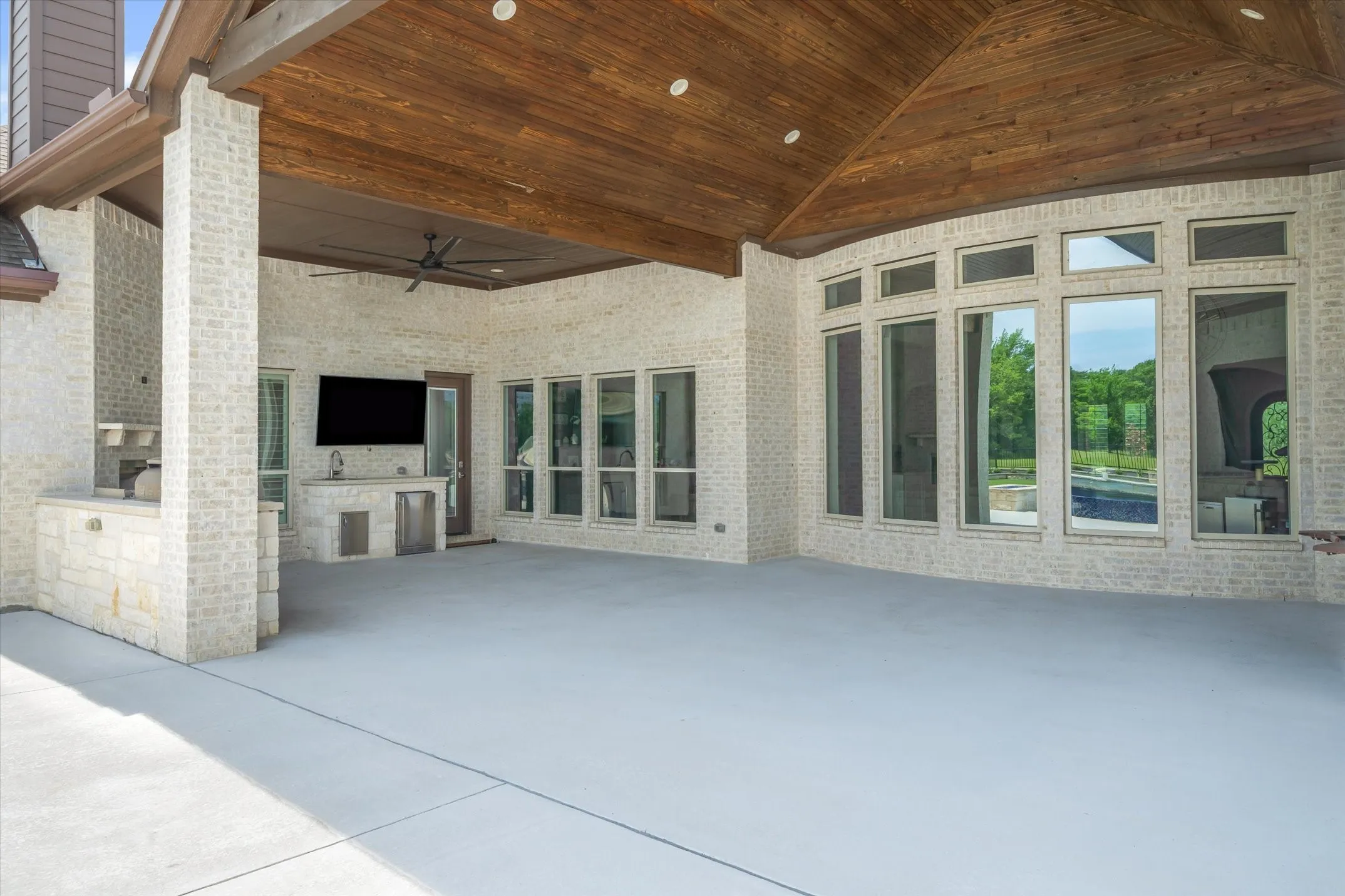 Single Family Residence For Sale in Van Zandt County , 900 VZ County Road 3414, Wills Point, Texas 75169, 4 Bedroom, 5 Bathroom, 3 Garage spaces, 5,303 Sqft, built in 2019, Preowned, mls#21261619, Real Estate Agent in Wills Point, Homes For Sale in Van Zandt county, Homes For Sale in Wills Point, Realtor in Wills Point Texas, Real Estate Brokerage Independent Realty Texas, Luminita Cordes Realtor