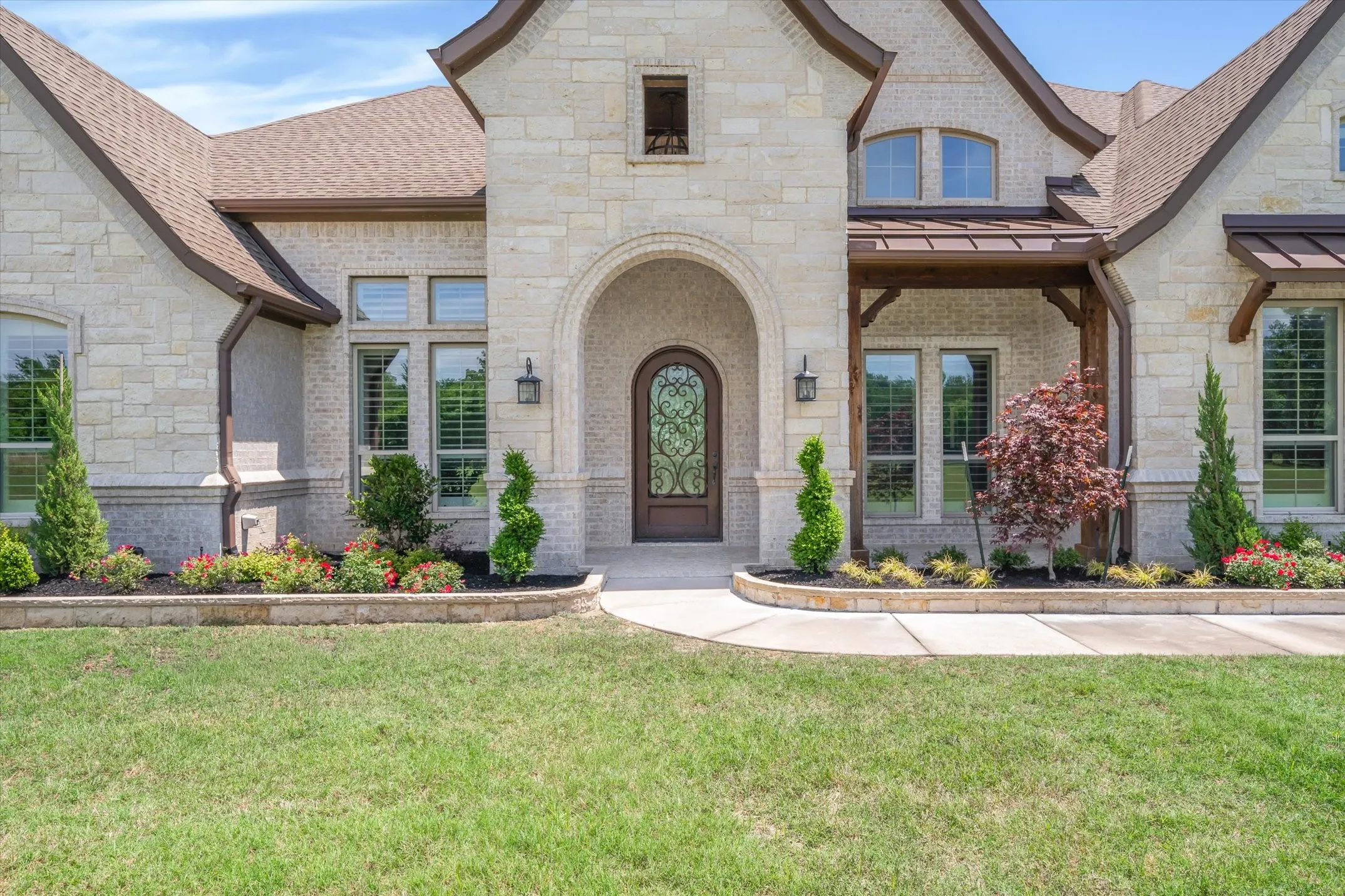 Single Family Residence For Sale in Van Zandt County , 900 VZ County Road 3414, Wills Point, Texas 75169, 4 Bedroom, 5 Bathroom, 3 Garage spaces, 5,303 Sqft, built in 2019, Preowned, mls#21261619, Real Estate Agent in Wills Point, Homes For Sale in Van Zandt county, Homes For Sale in Wills Point, Realtor in Wills Point Texas, Real Estate Brokerage Independent Realty Texas, Luminita Cordes Realtor