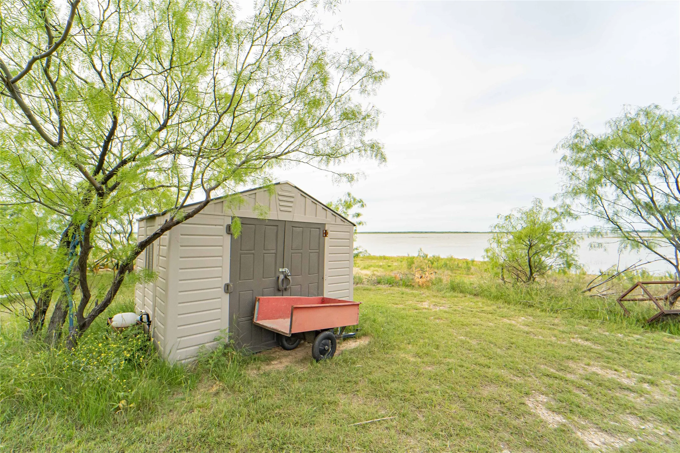Manufactured Home For Sale in Stephens County , 2162 County Road 208, Breckenridge, Texas 76424, 2 Bedroom, 2 Bathroom, Garage spaces, 1,040 Sqft, built in 2016, mls#21257114, Real Estate Agent in Breckenridge, Homes For Sale in Stephens county, Homes For Sale in Breckenridge, Realtor in Breckenridge Texas, Real Estate Brokerage Independent Realty Texas, Luminita Cordes Realtor