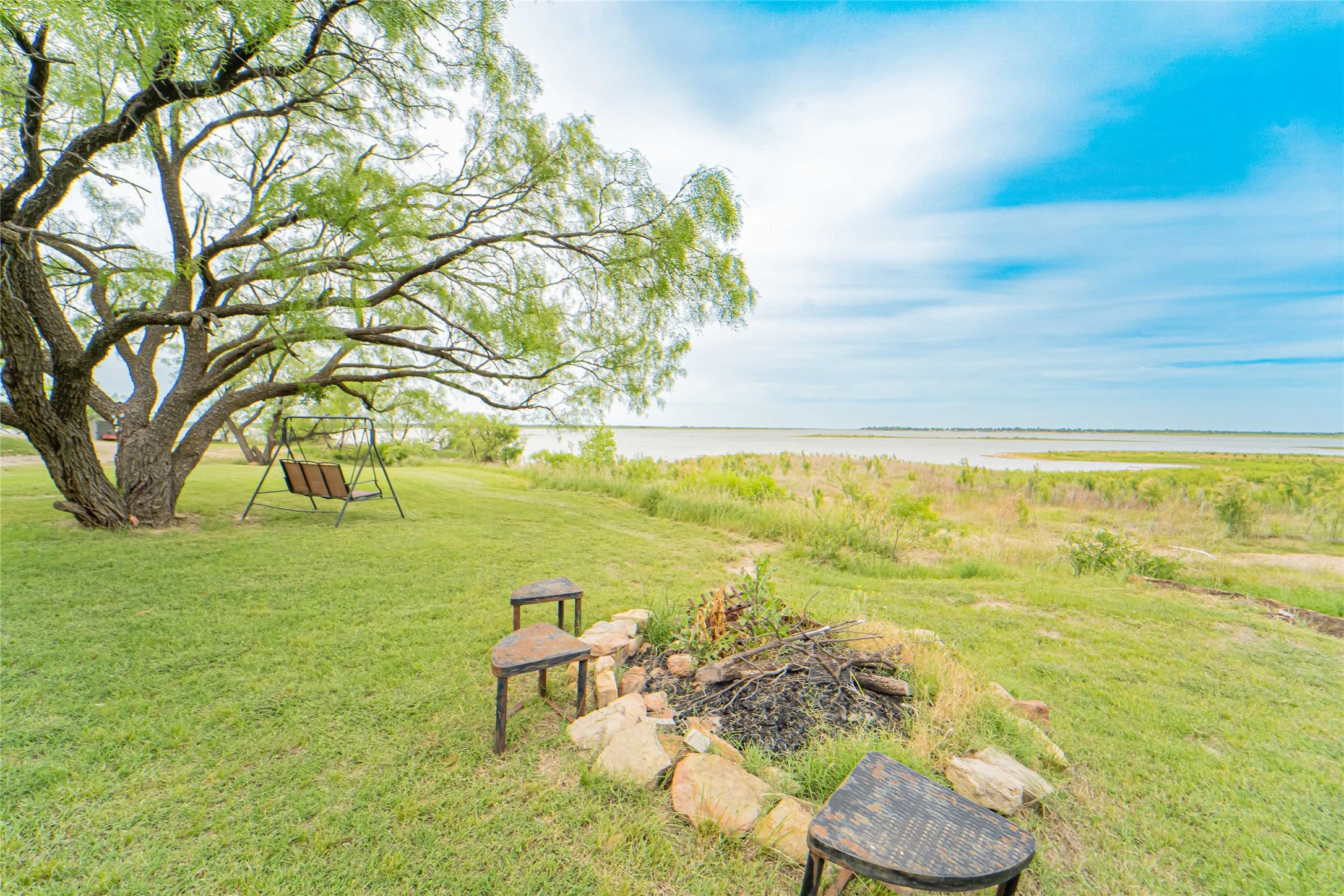 Manufactured Home For Sale in Stephens County , 2162 County Road 208, Breckenridge, Texas 76424, 2 Bedroom, 2 Bathroom, Garage spaces, 1,040 Sqft, built in 2016, mls#21257114, Real Estate Agent in Breckenridge, Homes For Sale in Stephens county, Homes For Sale in Breckenridge, Realtor in Breckenridge Texas, Real Estate Brokerage Independent Realty Texas, Luminita Cordes Realtor