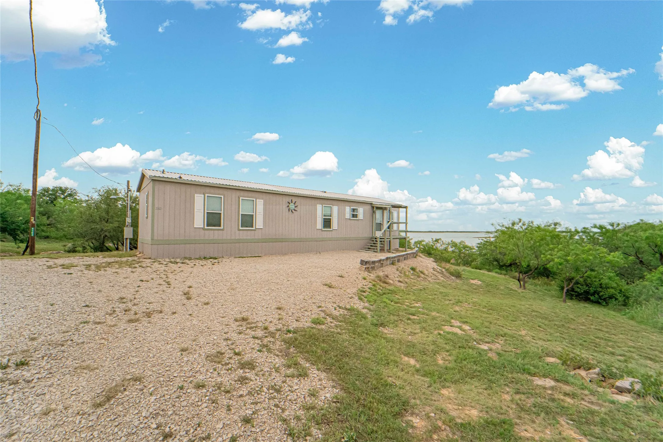 Manufactured Home For Sale in Stephens County , 2162 County Road 208, Breckenridge, Texas 76424, 2 Bedroom, 2 Bathroom, Garage spaces, 1,040 Sqft, built in 2016, mls#21257114, Real Estate Agent in Breckenridge, Homes For Sale in Stephens county, Homes For Sale in Breckenridge, Realtor in Breckenridge Texas, Real Estate Brokerage Independent Realty Texas, Luminita Cordes Realtor