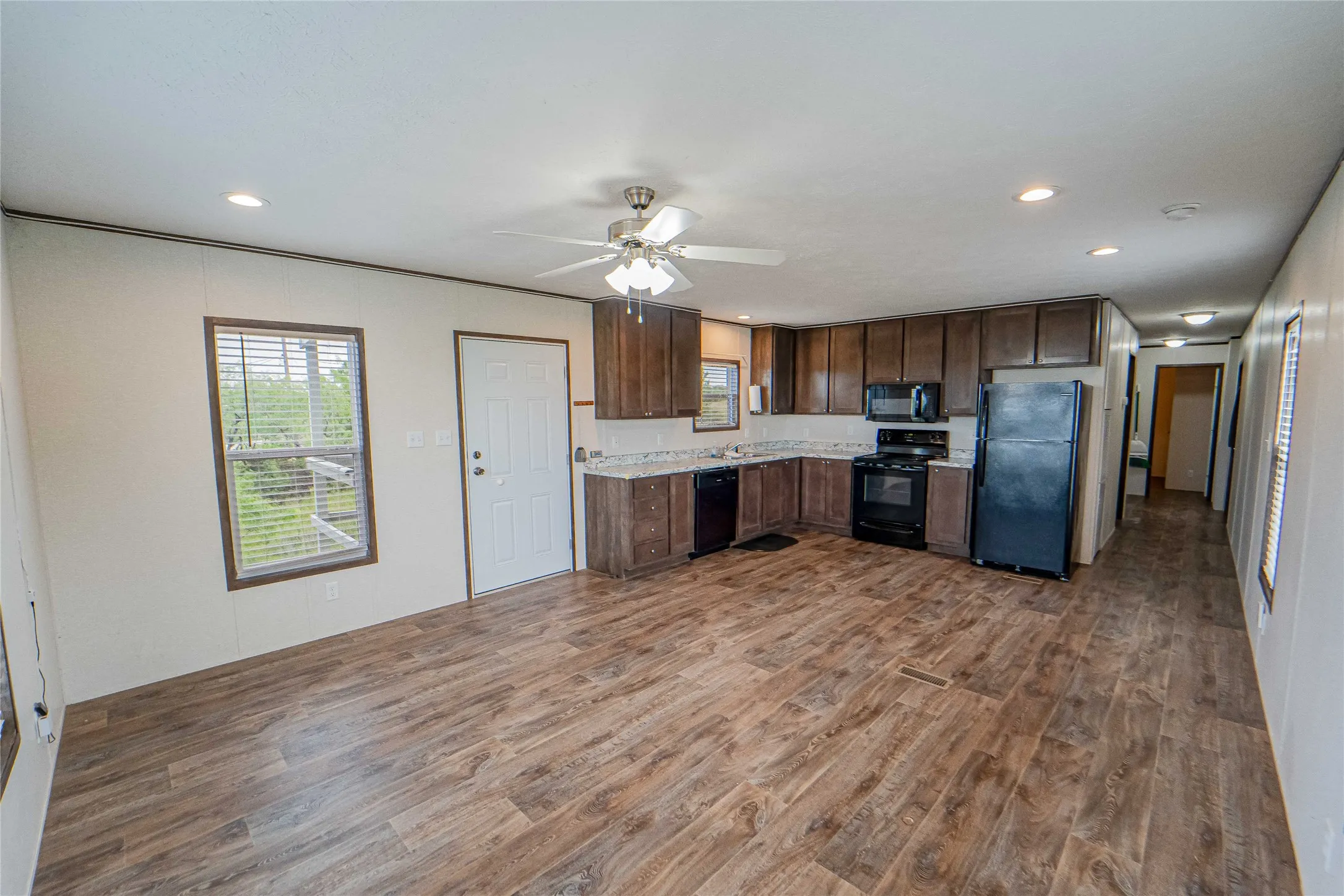 Manufactured Home For Sale in Stephens County , 2162 County Road 208, Breckenridge, Texas 76424, 2 Bedroom, 2 Bathroom, Garage spaces, 1,040 Sqft, built in 2016, mls#21257114, Real Estate Agent in Breckenridge, Homes For Sale in Stephens county, Homes For Sale in Breckenridge, Realtor in Breckenridge Texas, Real Estate Brokerage Independent Realty Texas, Luminita Cordes Realtor